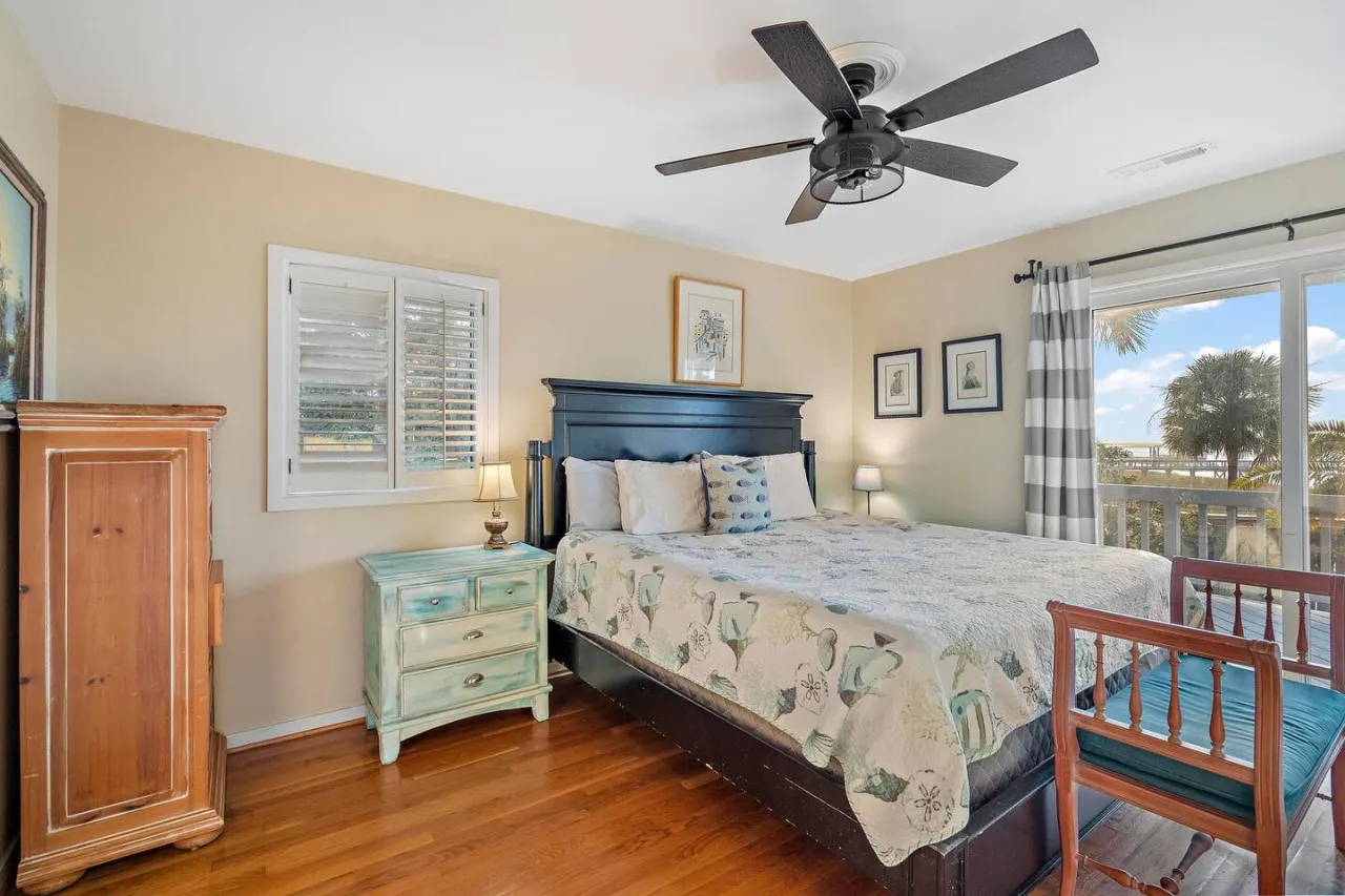 IOP Waterfront w Dock and Pool 15