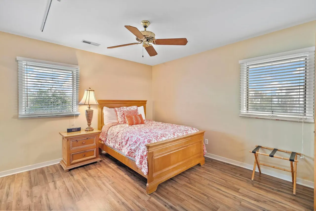 IOP Waterfront w Dock and Pool 19