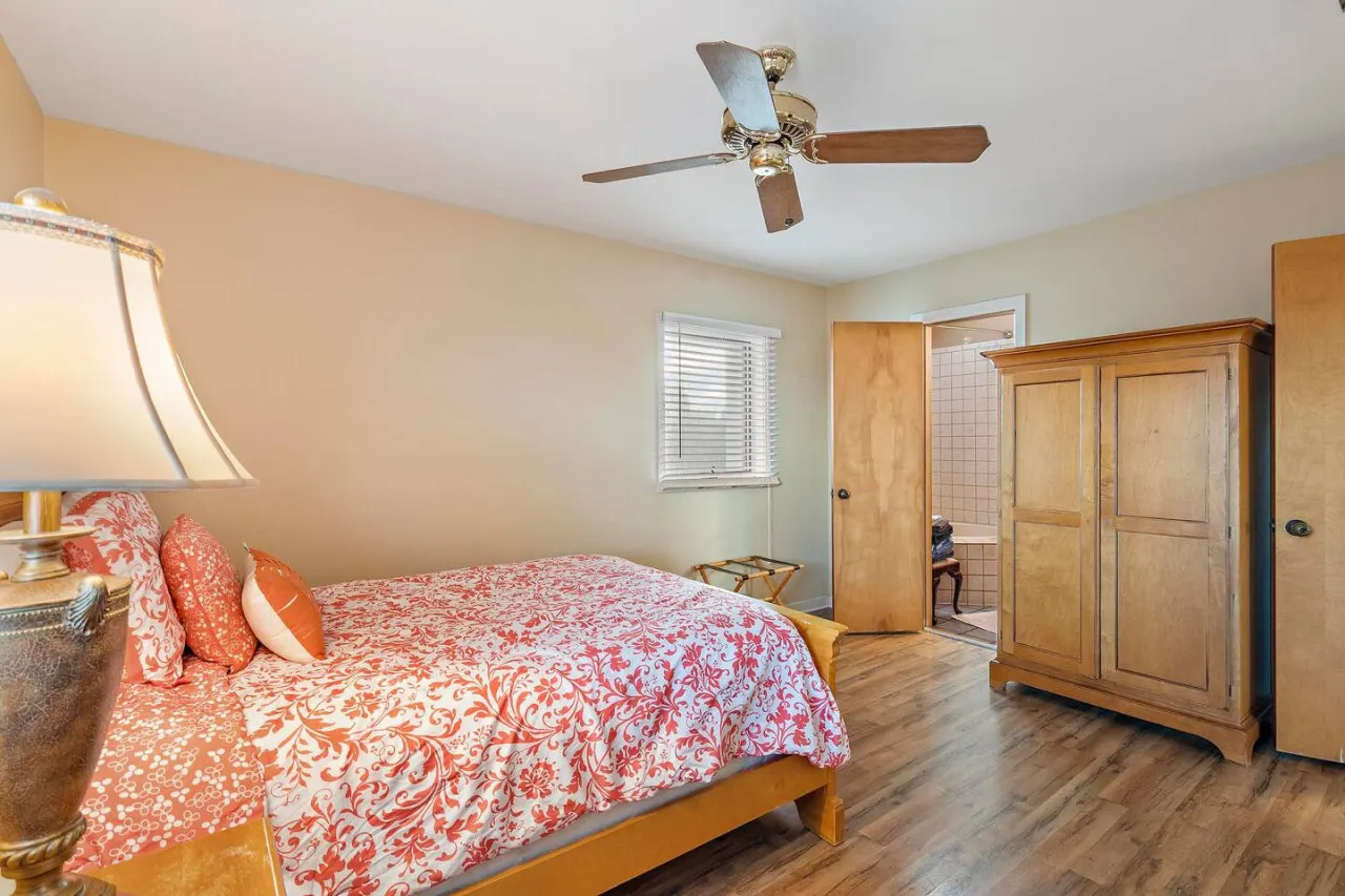 IOP Waterfront w Dock and Pool 20