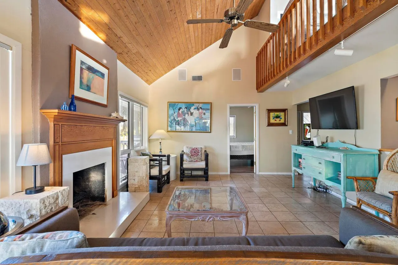 IOP Waterfront w Dock and Pool 6