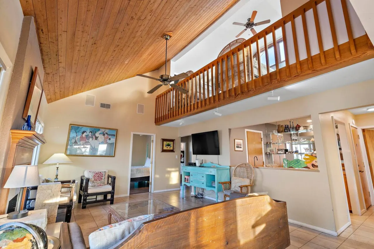 IOP Waterfront w Dock and Pool 7