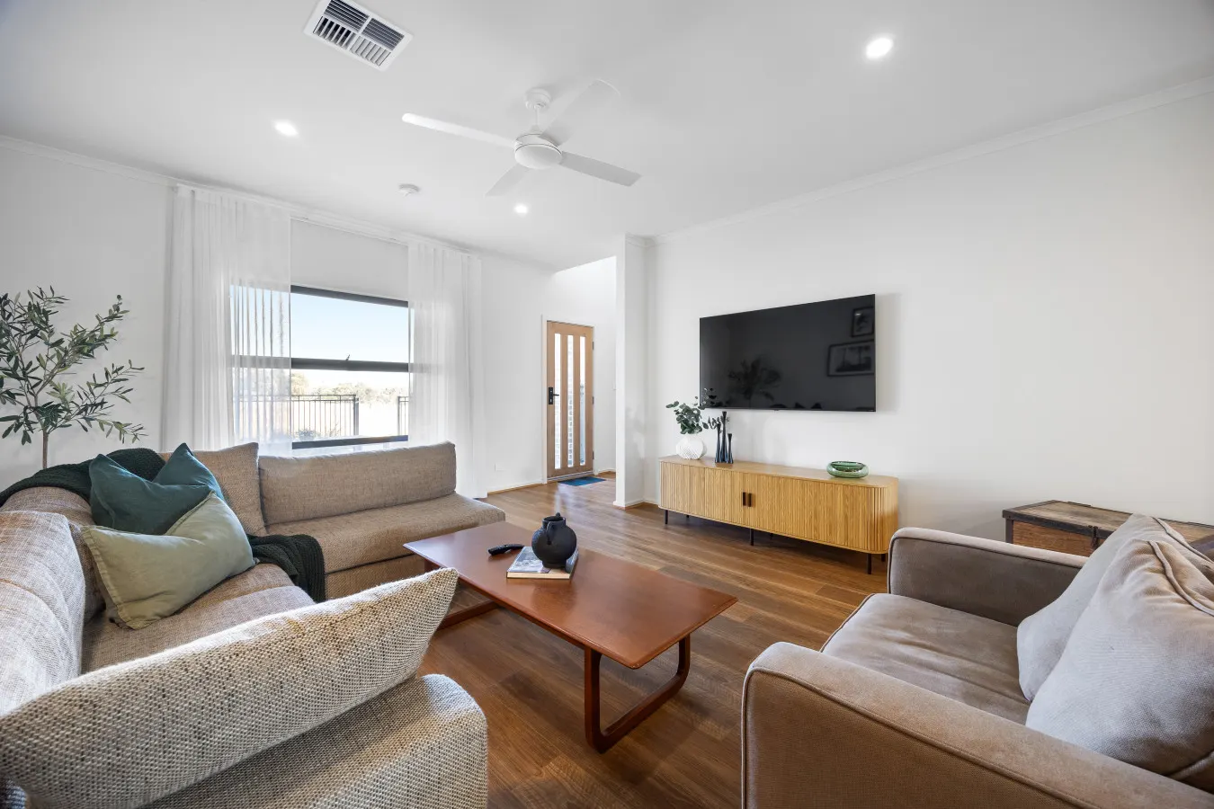 Olive Lane—Boutique Escape & Serene Farmland Views 7