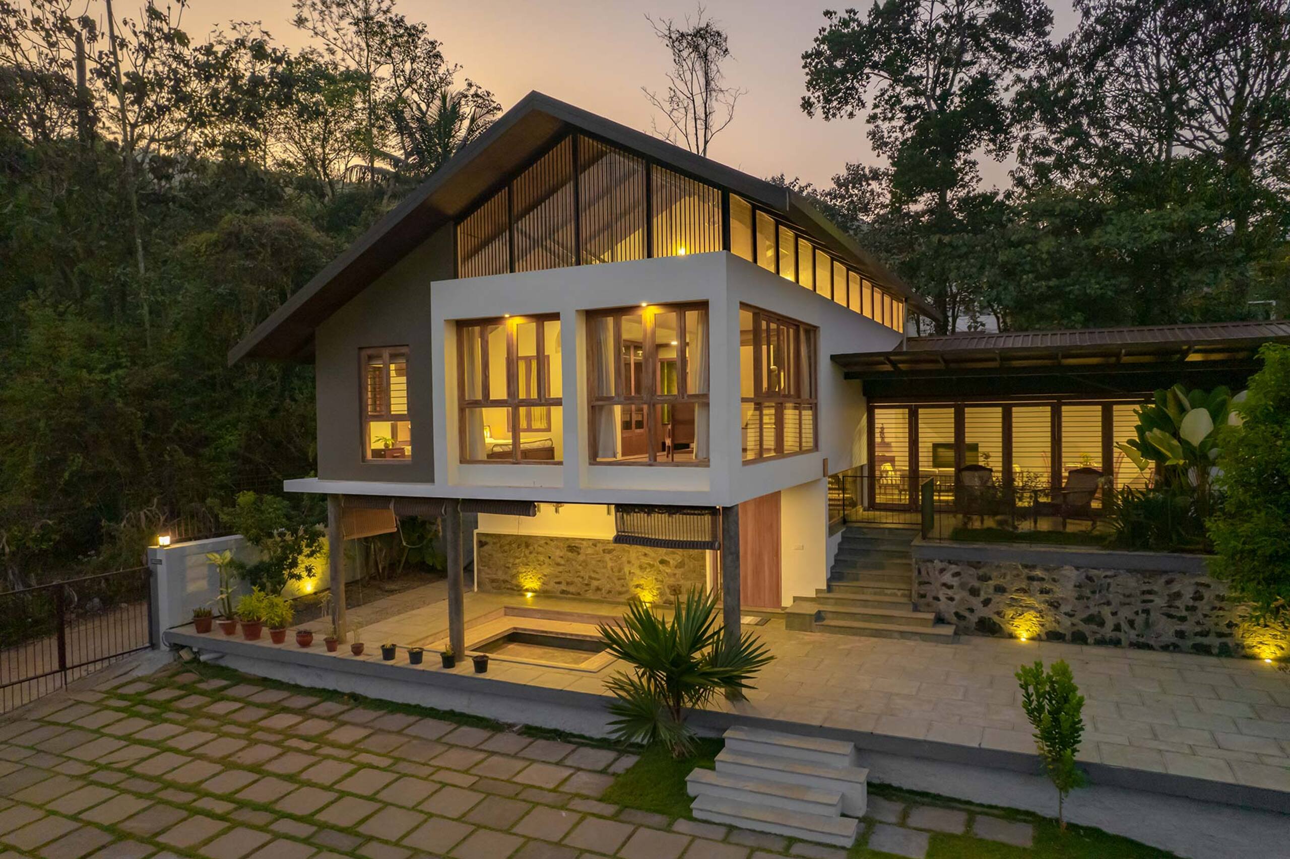 3BR| Elegant Stay |StayVista| Mountain Rain@Kerala