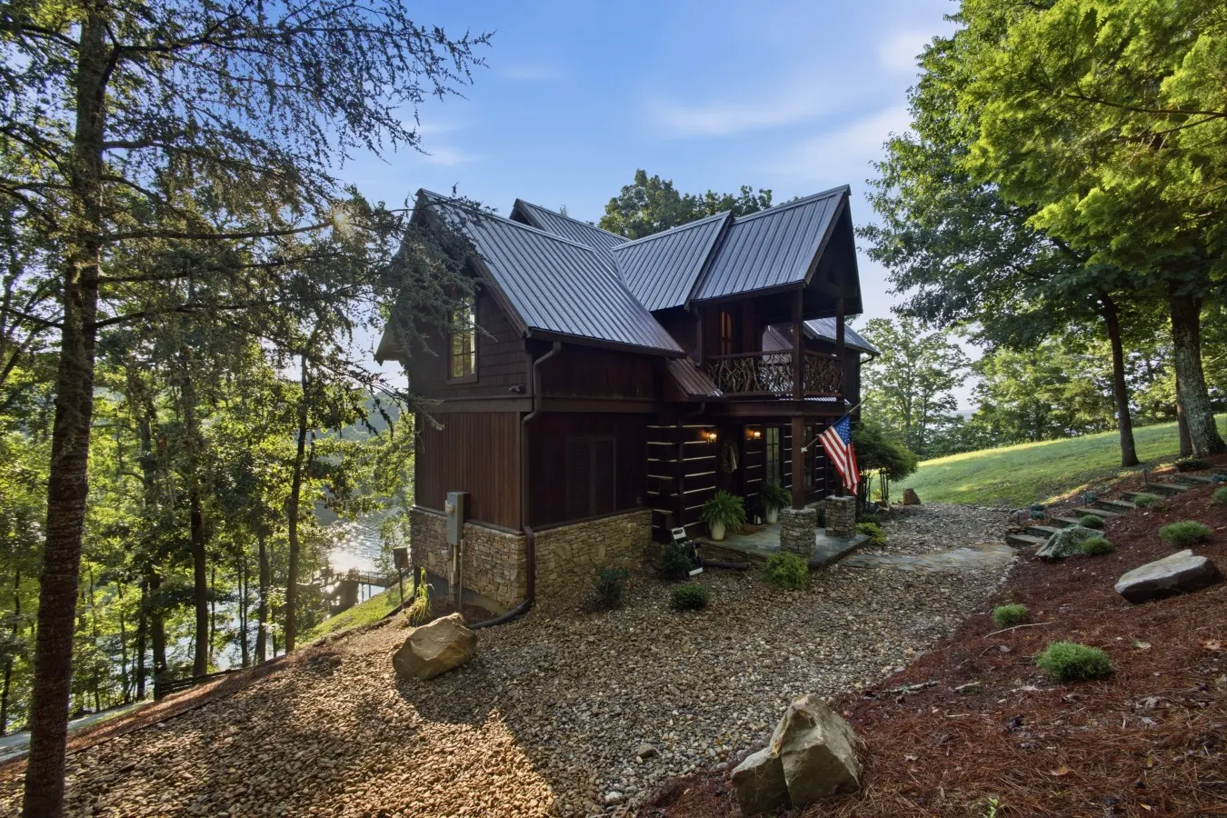 Lakeside Lodge Retreat Luxury Cabin on Watts Bar Lake 1