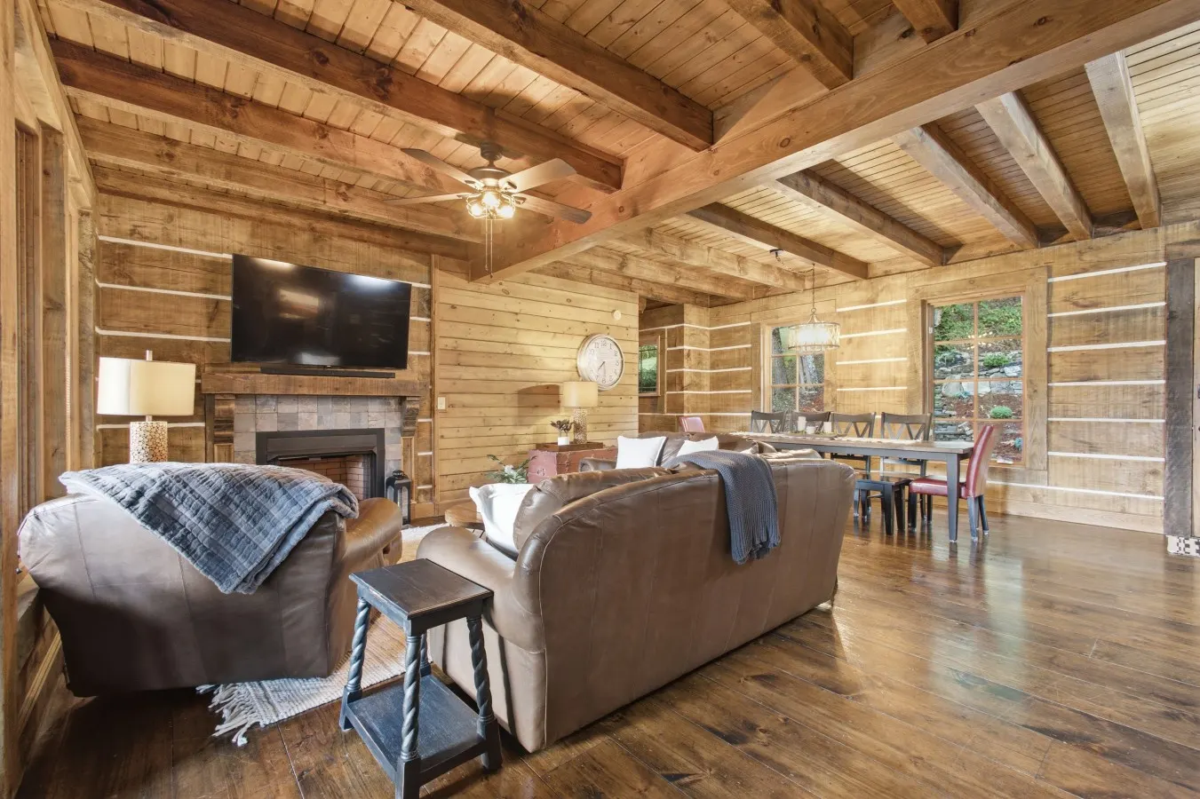 Lakeside Lodge Retreat Luxury Cabin on Watts Bar Lake 12