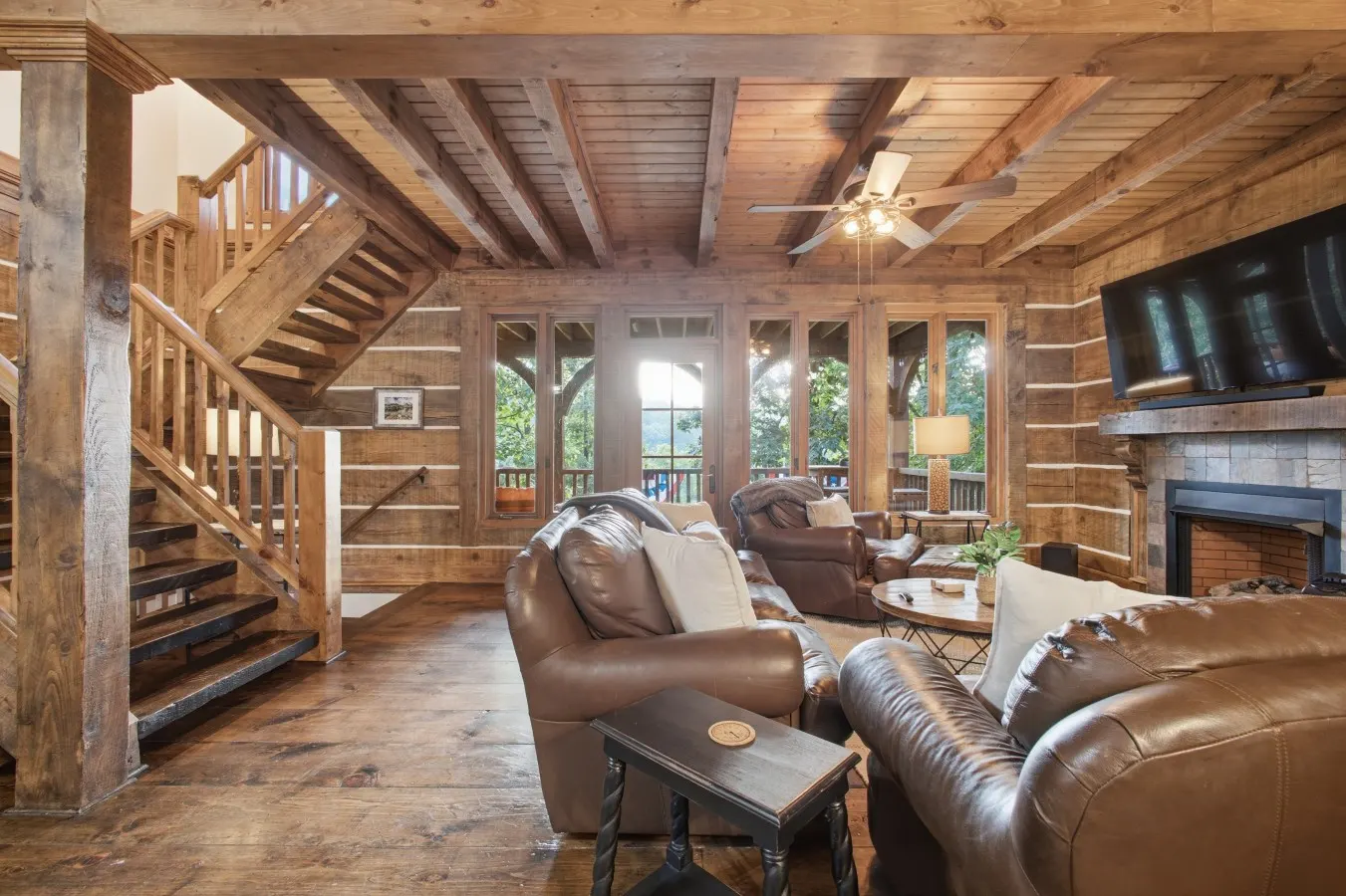 Lakeside Lodge Retreat Luxury Cabin on Watts Bar Lake 14