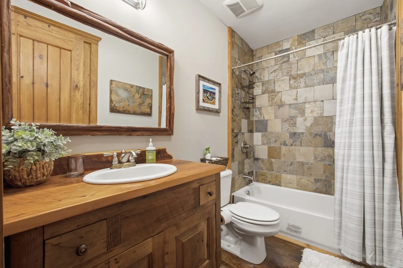 Lakeside Lodge Retreat Luxury Cabin on Watts Bar Lake 19