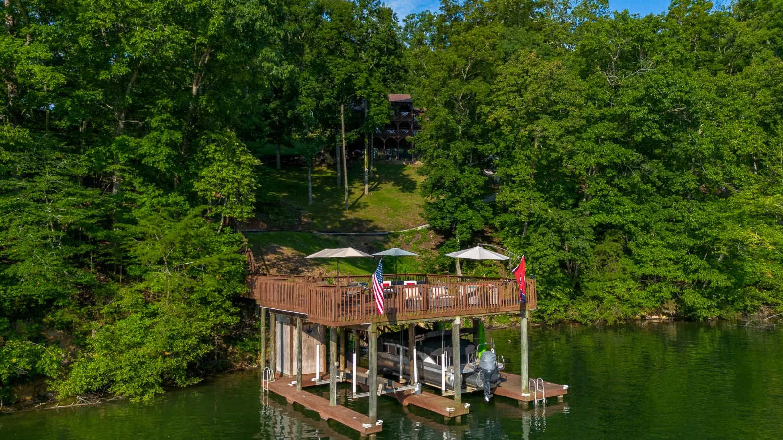 Lakeside Lodge Retreat Luxury Cabin on Watts Bar Lake 5
