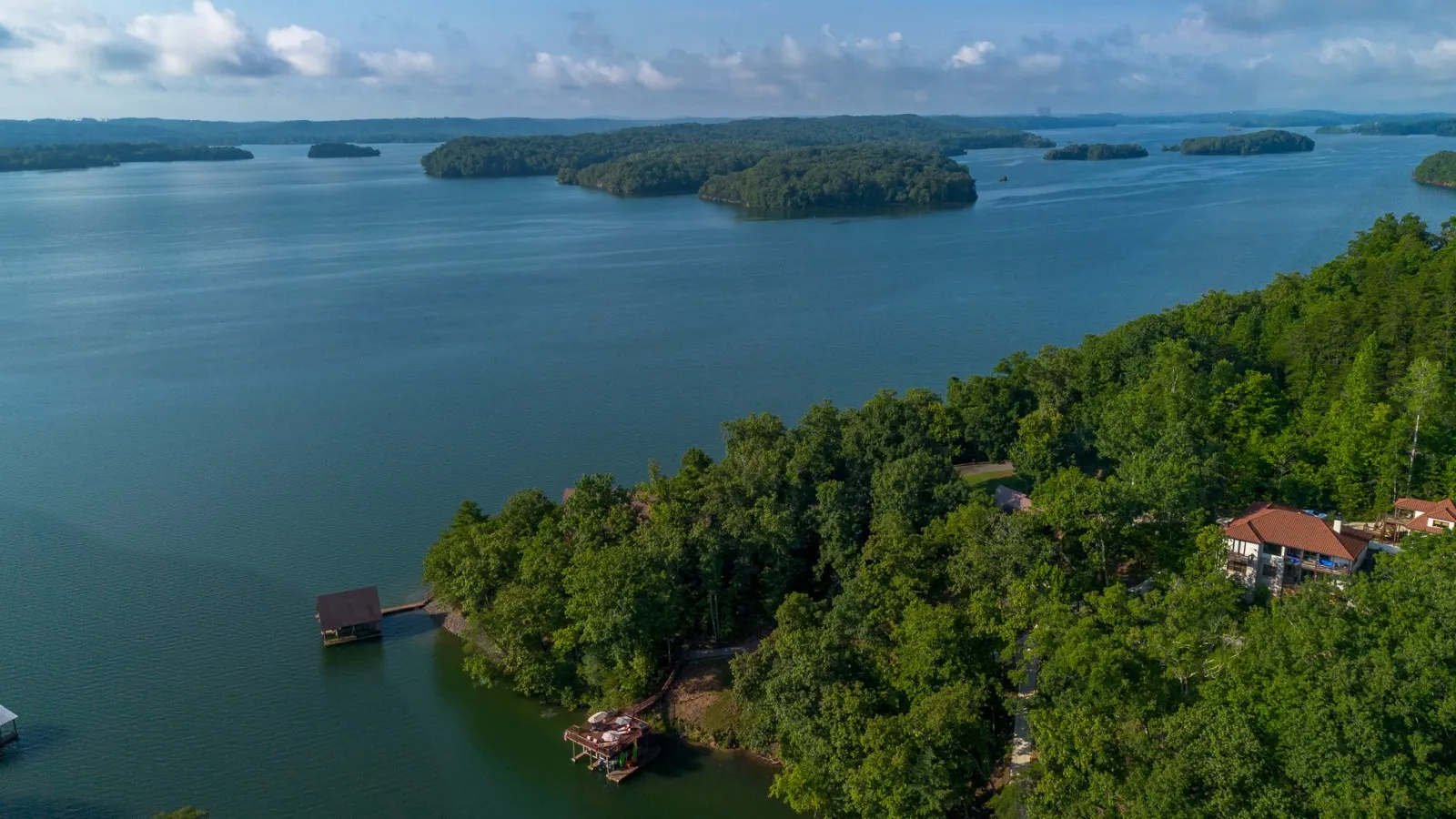 Lakeside Lodge Retreat Luxury Cabin on Watts Bar Lake 7