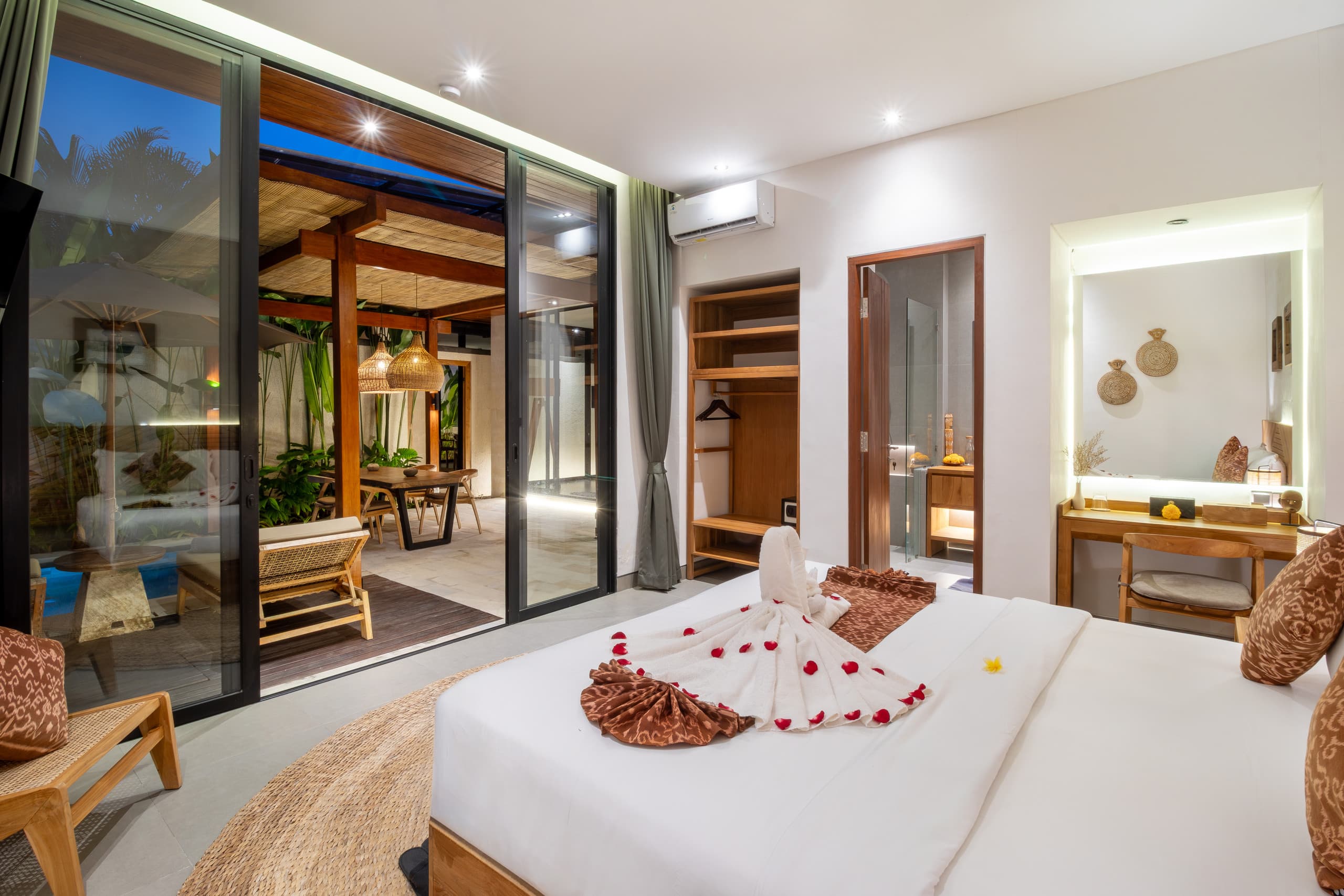Luxury 2 Bedroom Private Pool Villas 16