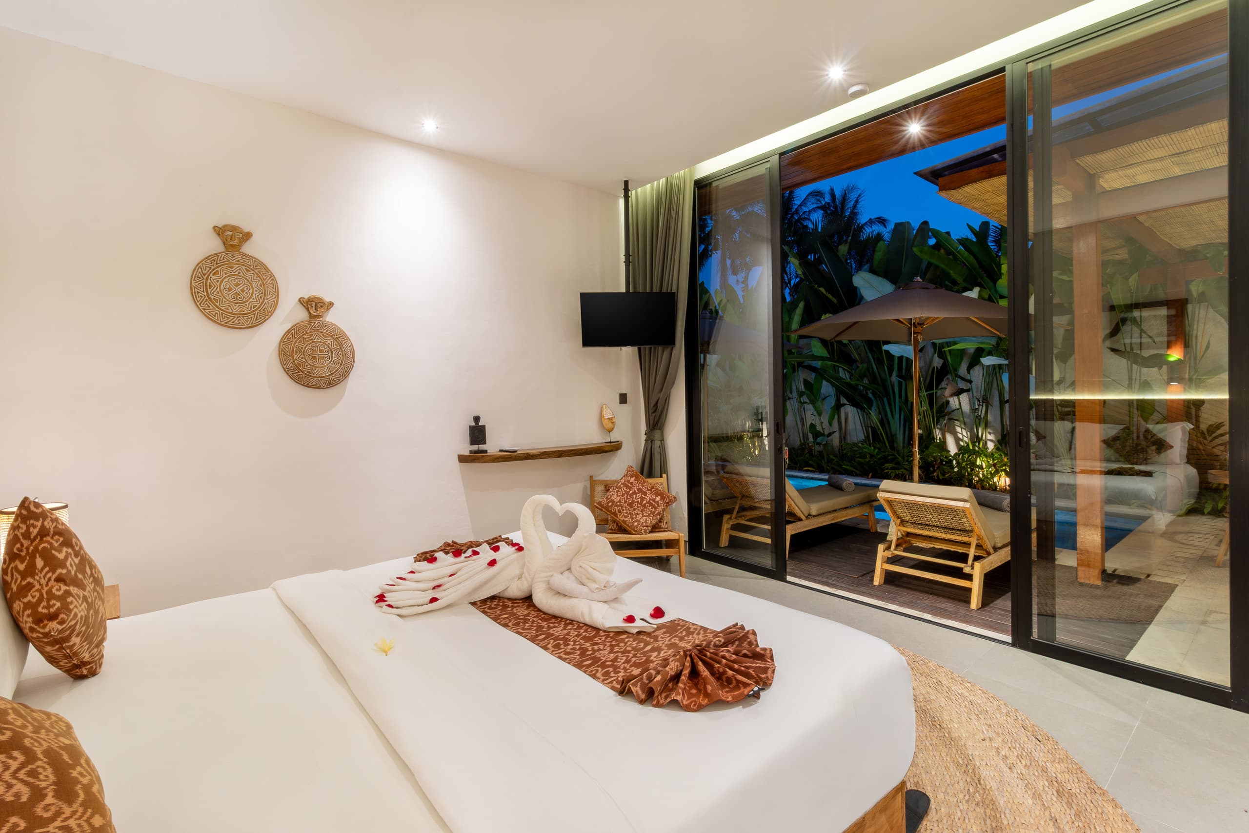Luxury 2 Bedroom Private Pool Villas 8