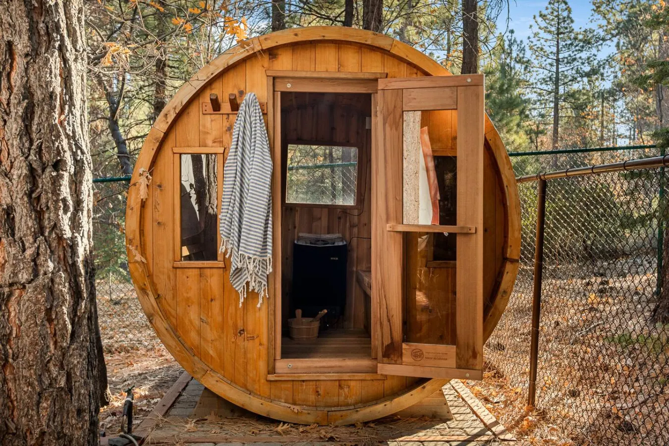 Honeycomb Hideaway Hot Tub & Sauna, Large Yard 1