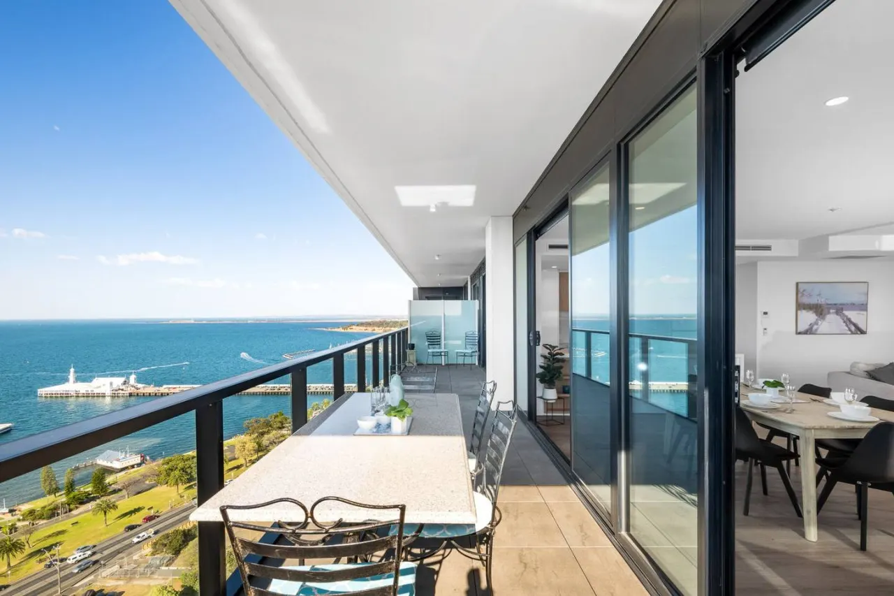 2-BR Penthouse | Geelong CBD w/ Ocean & City Views