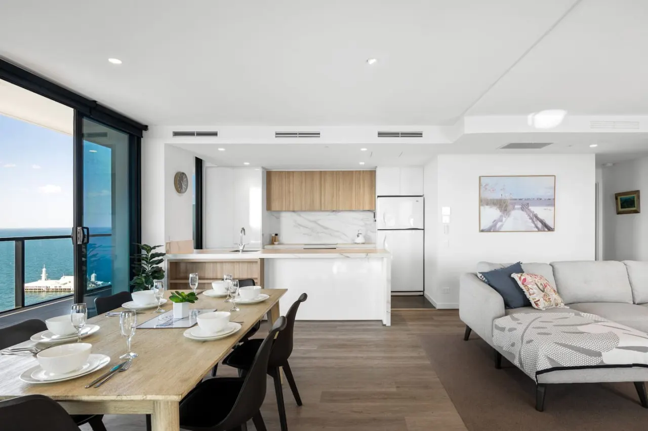 2-BR Penthouse | Geelong CBD w/ Ocean & City Views — photo 3