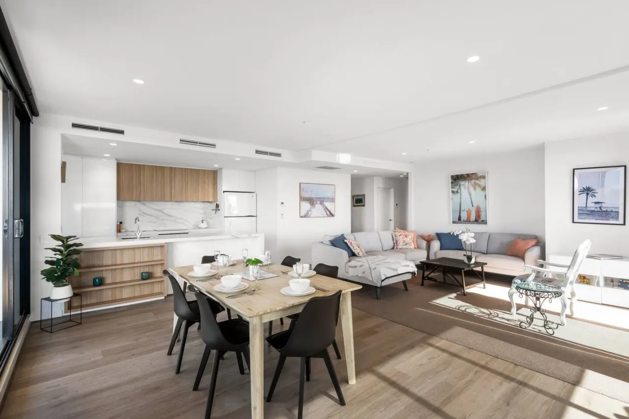 2-BR Penthouse | Geelong CBD w/ Ocean & City Views — photo 5