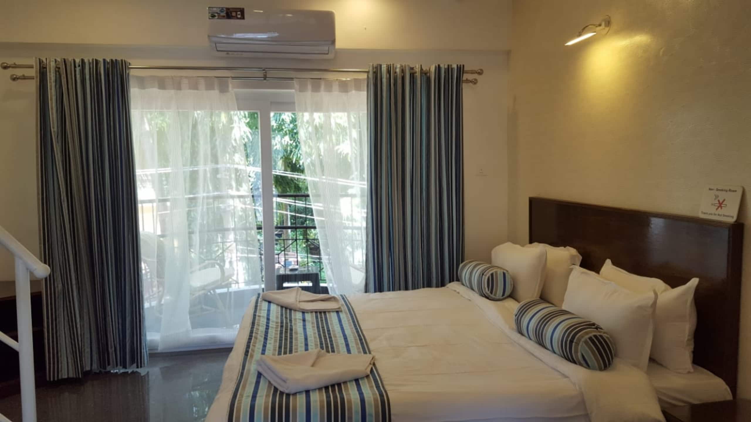 Pool View Studio Apt in Candolim Beach Resort 12