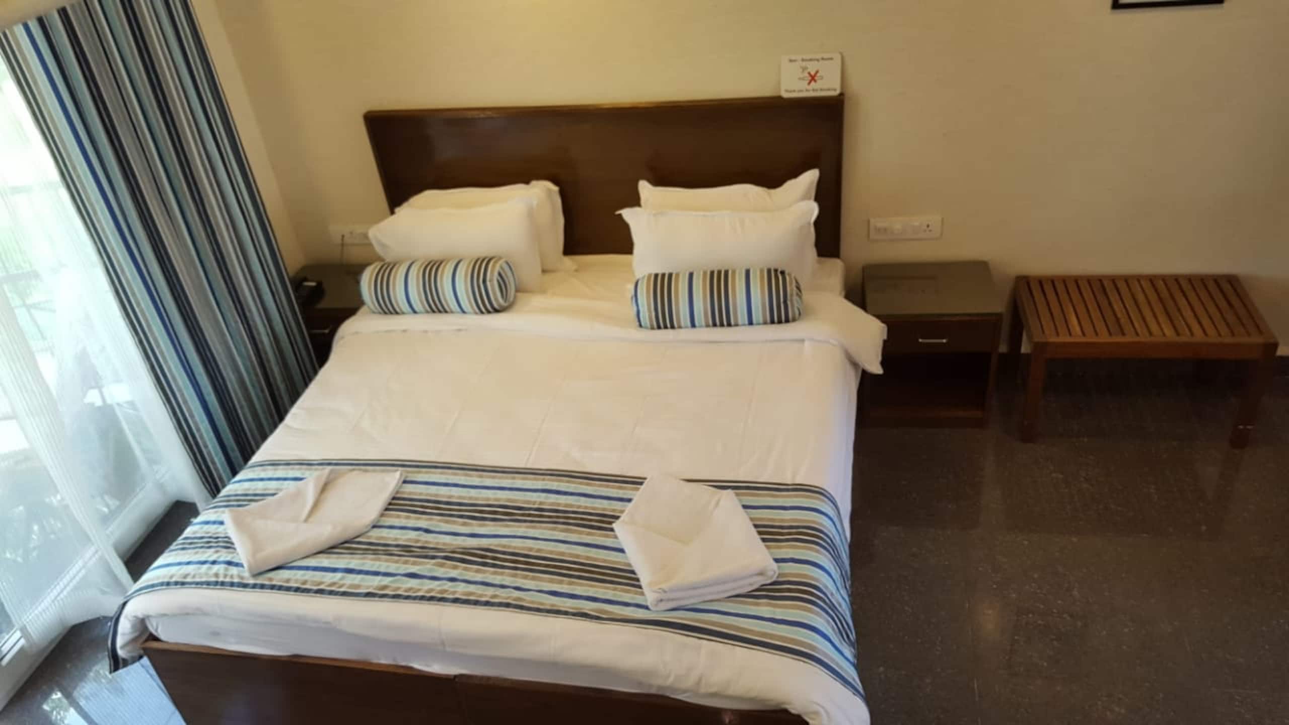 Pool View Studio Apt in Candolim Beach Resort 11