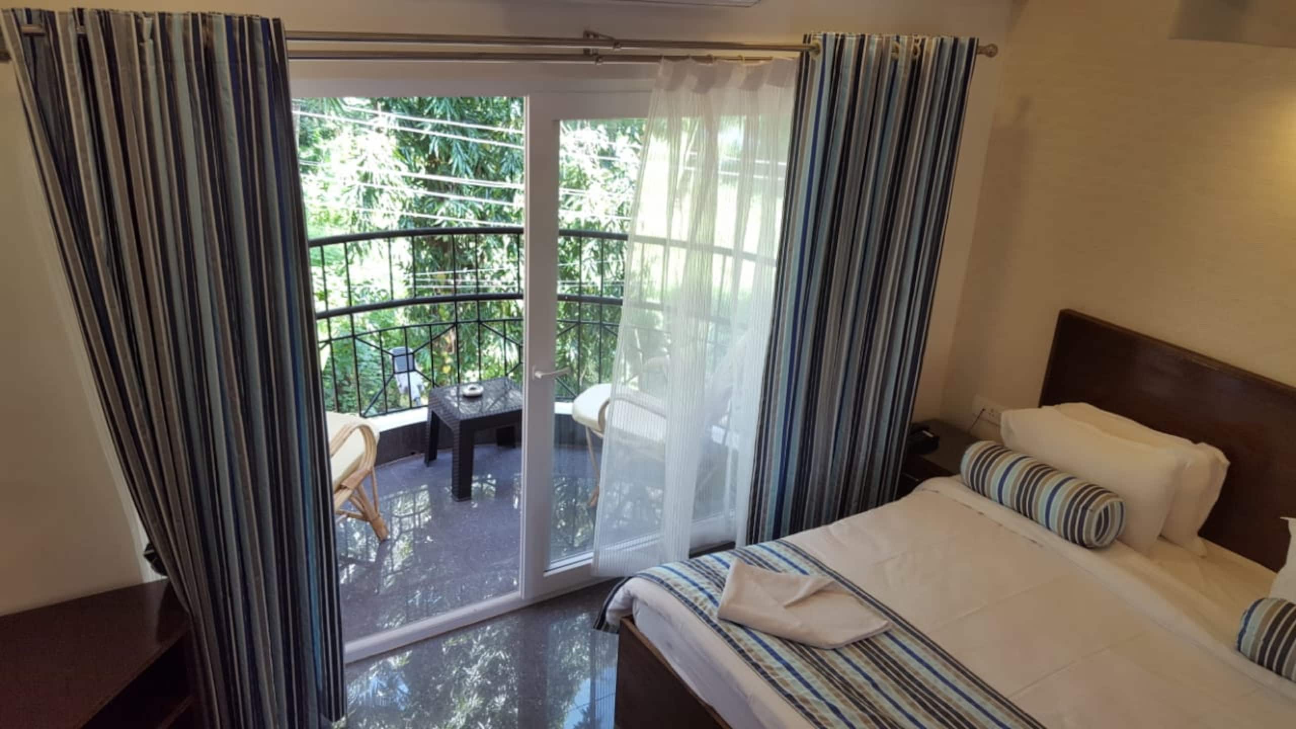 Pool View Studio Apt in Candolim Beach Resort 10