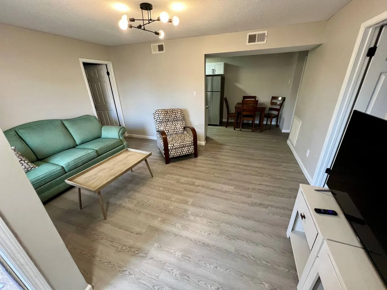 12 Beds 6 Bathrooms 3 Apartments — photo 2