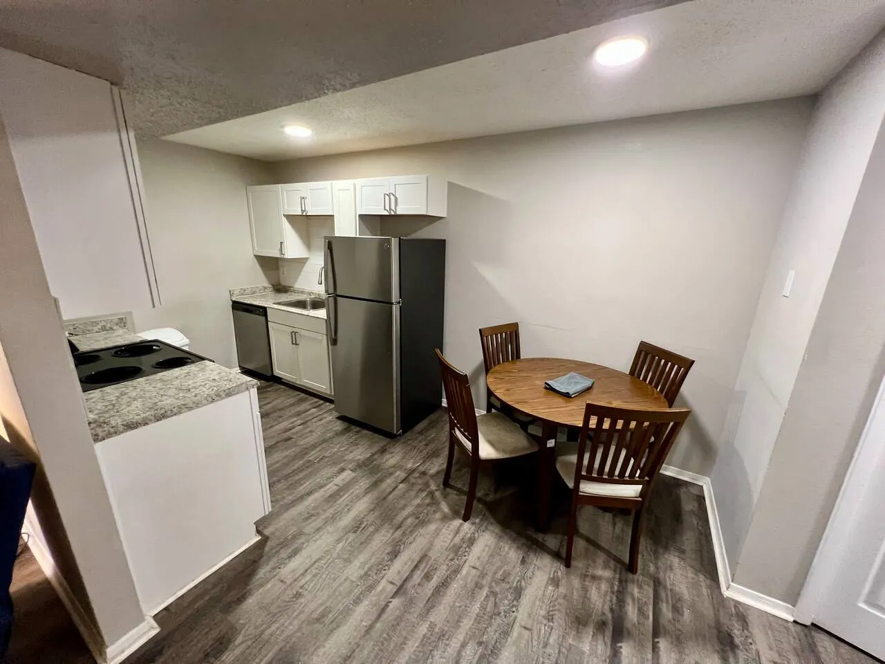 12 Beds 6 Bathrooms 3 Apartments 16