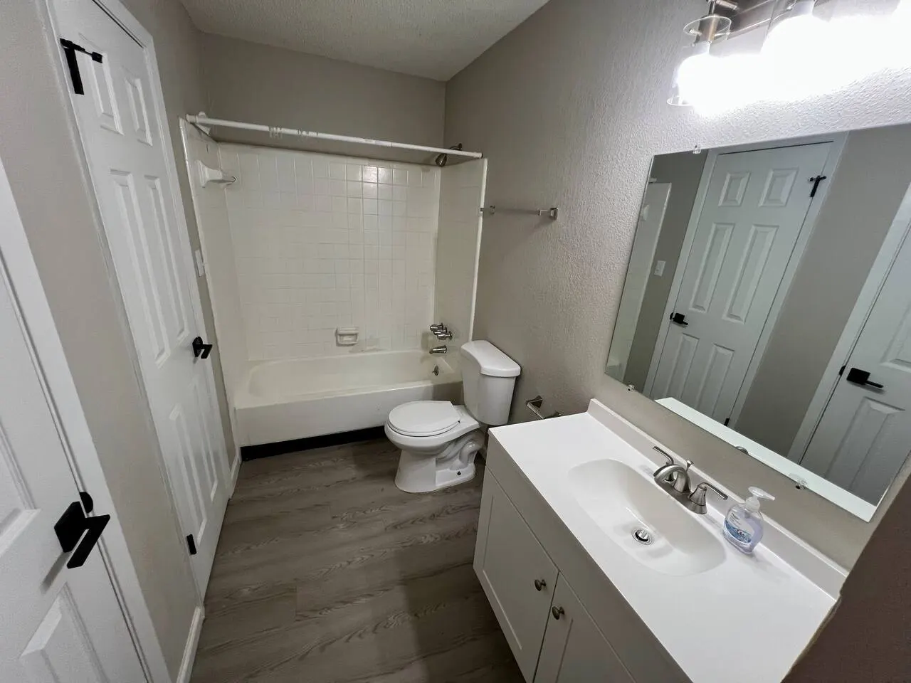 12 Beds 6 Bathrooms 3 Apartments 6