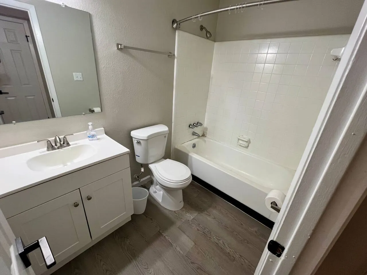 12 Beds 6 Bathrooms 3 Apartments 7