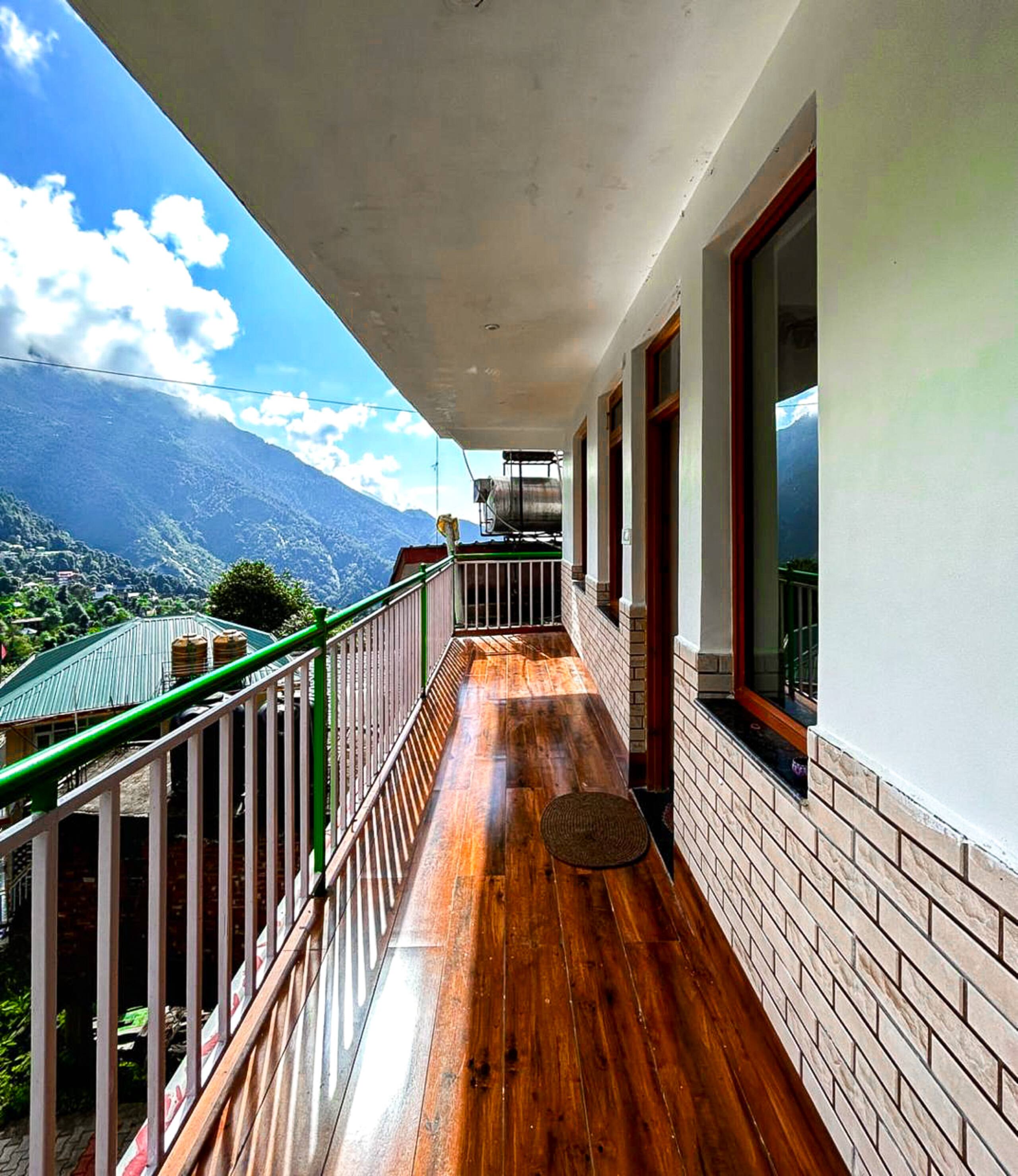 Home in Dharamkot | Yutori Stays 12