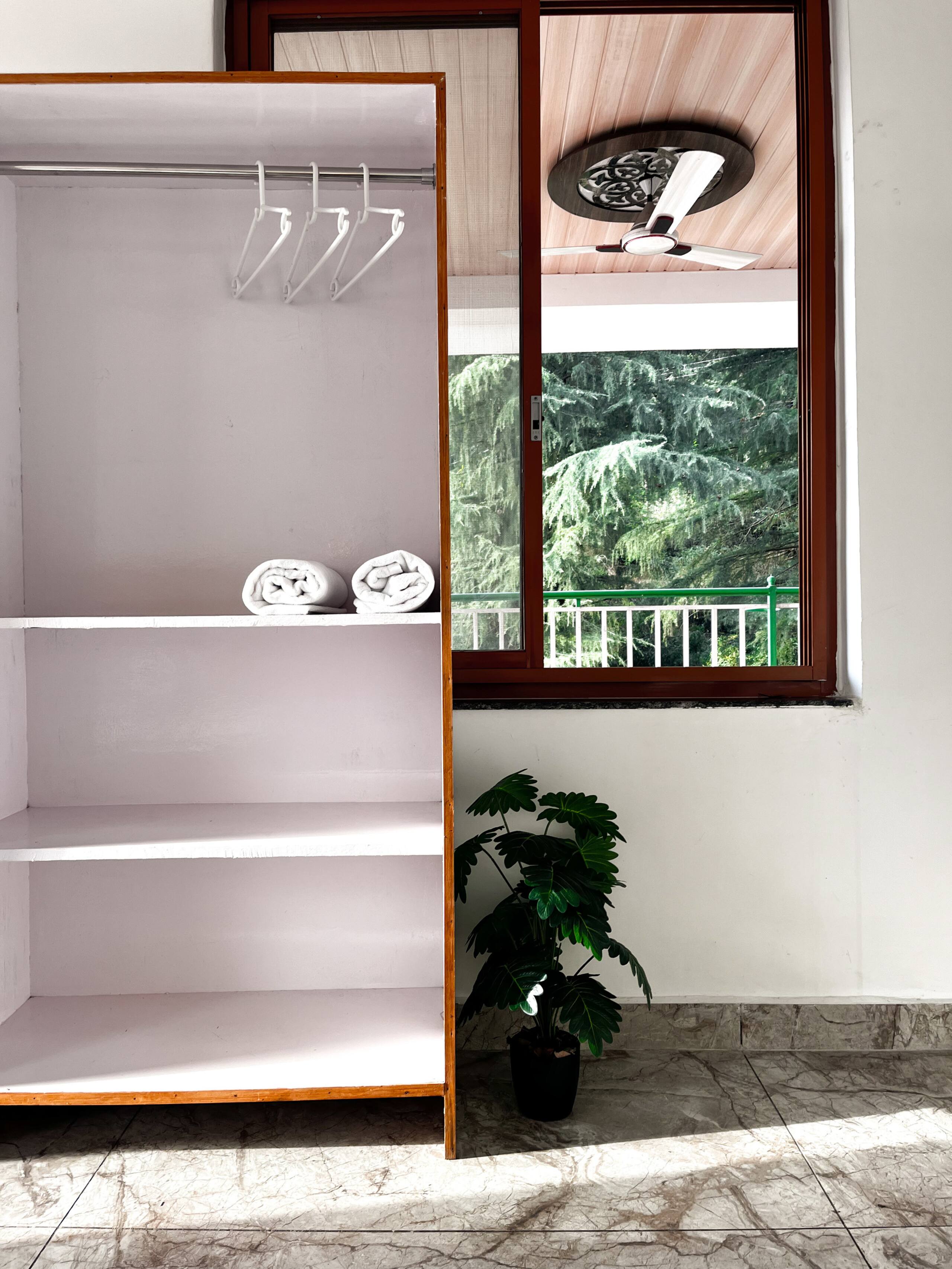 Home in Dharamkot | Yutori Stays 11