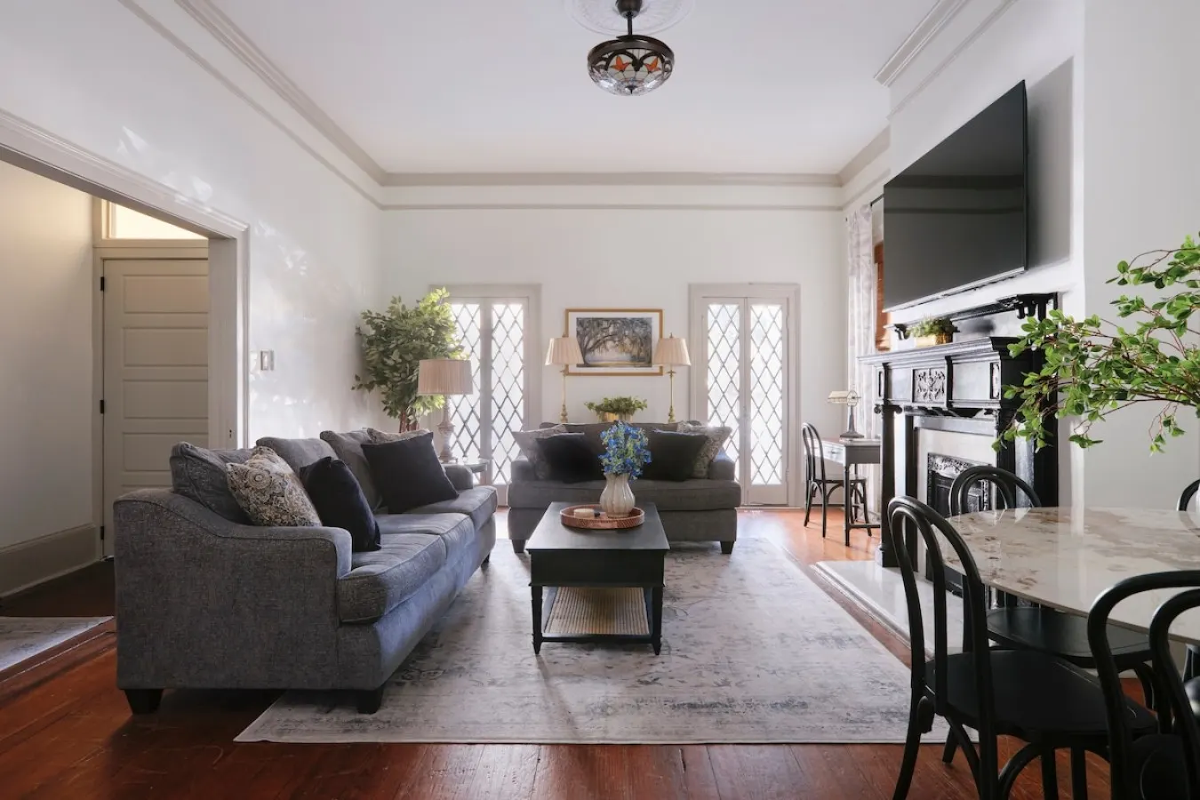 Comfortable Escape 2 Bed in Historic Downtown Savannah 1