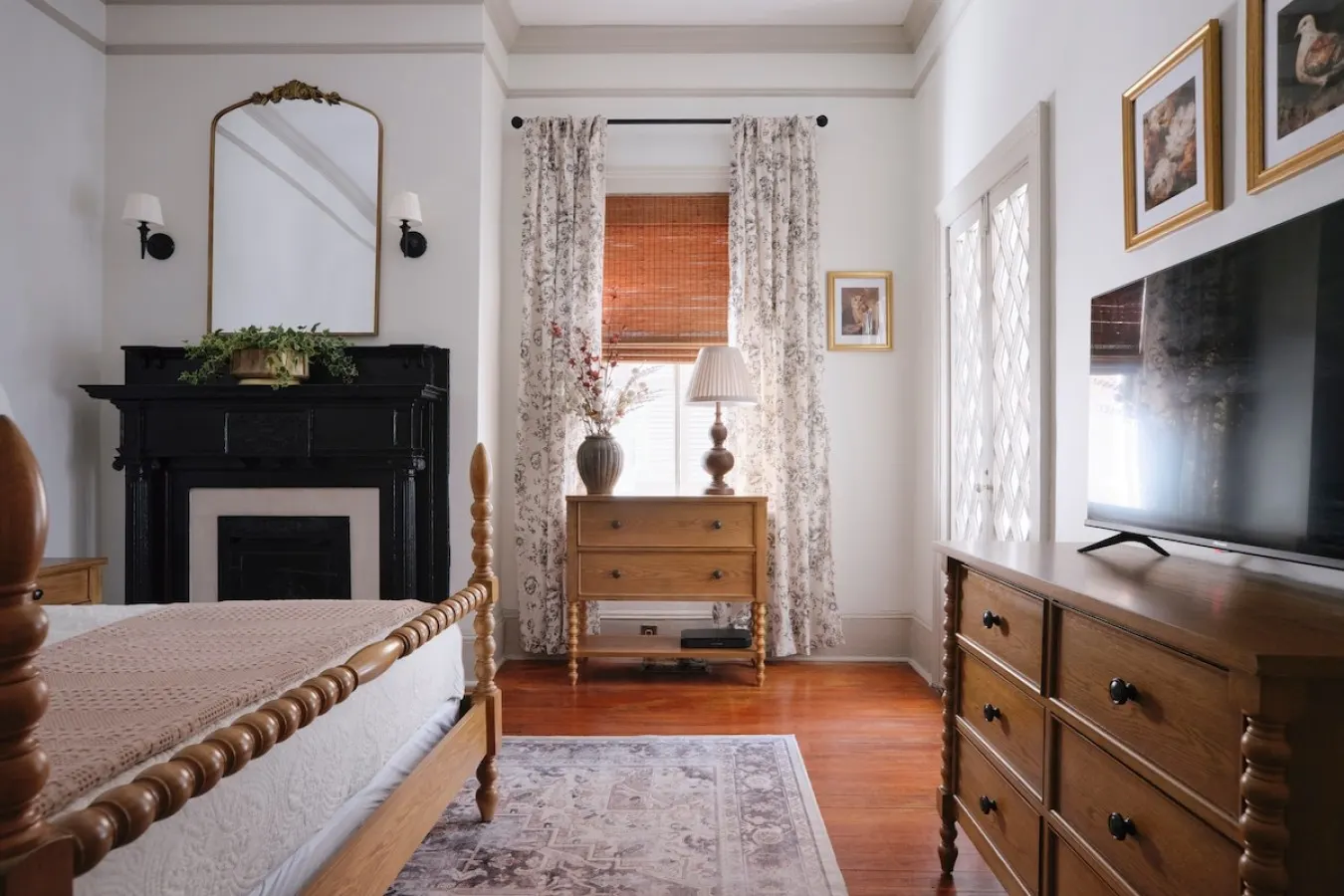 Comfortable Escape 2 Bed in Historic Downtown Savannah 11