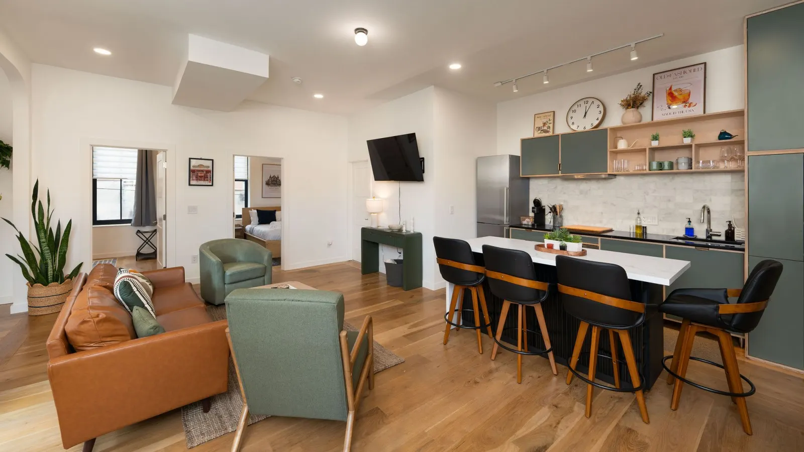 Washington Park 2BR w Parking - Walk to All 1