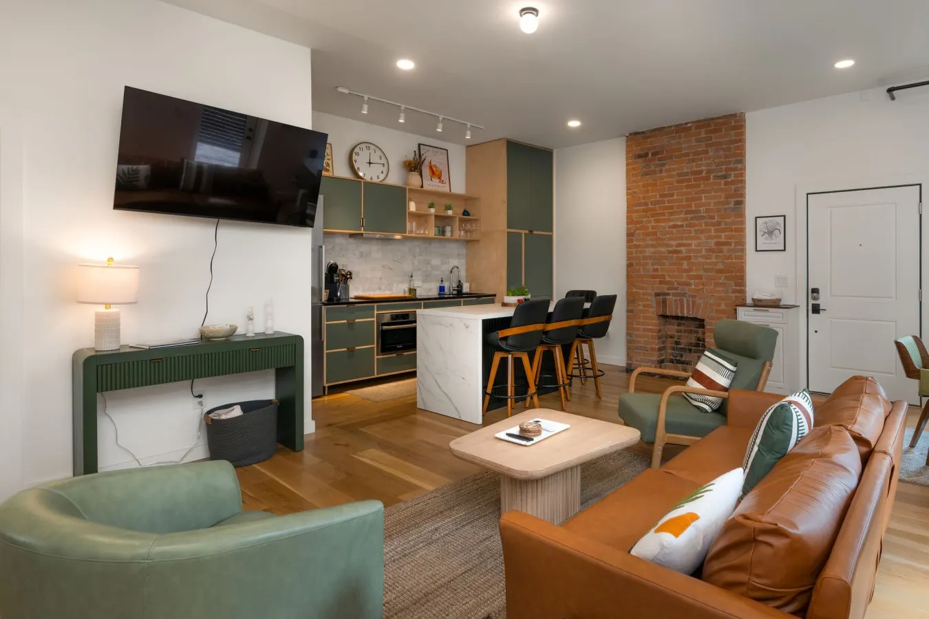 Washington Park 2BR w Parking - Walk to All 2