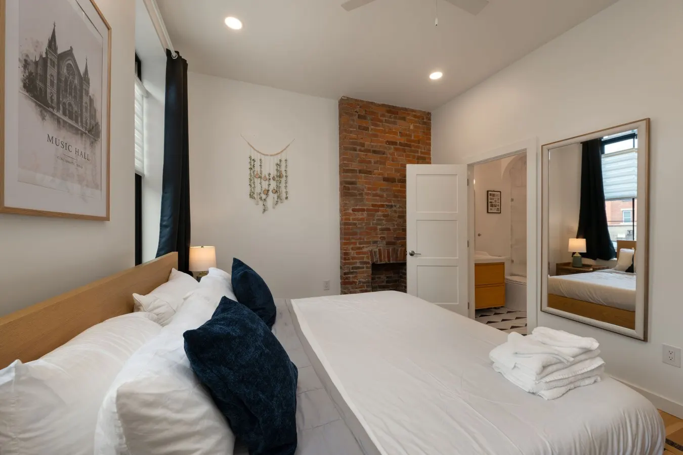 Washington Park 2BR w Parking - Walk to All 19