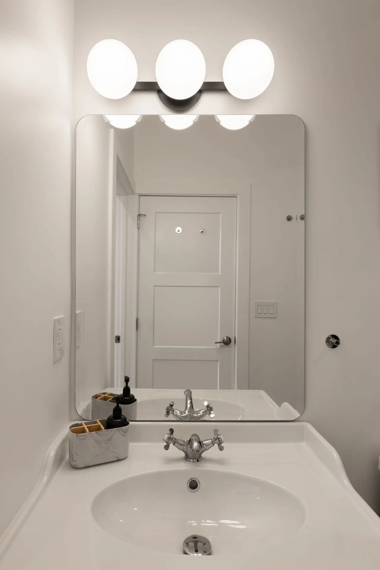 Washington Park 2BR w Parking - Walk to All 20
