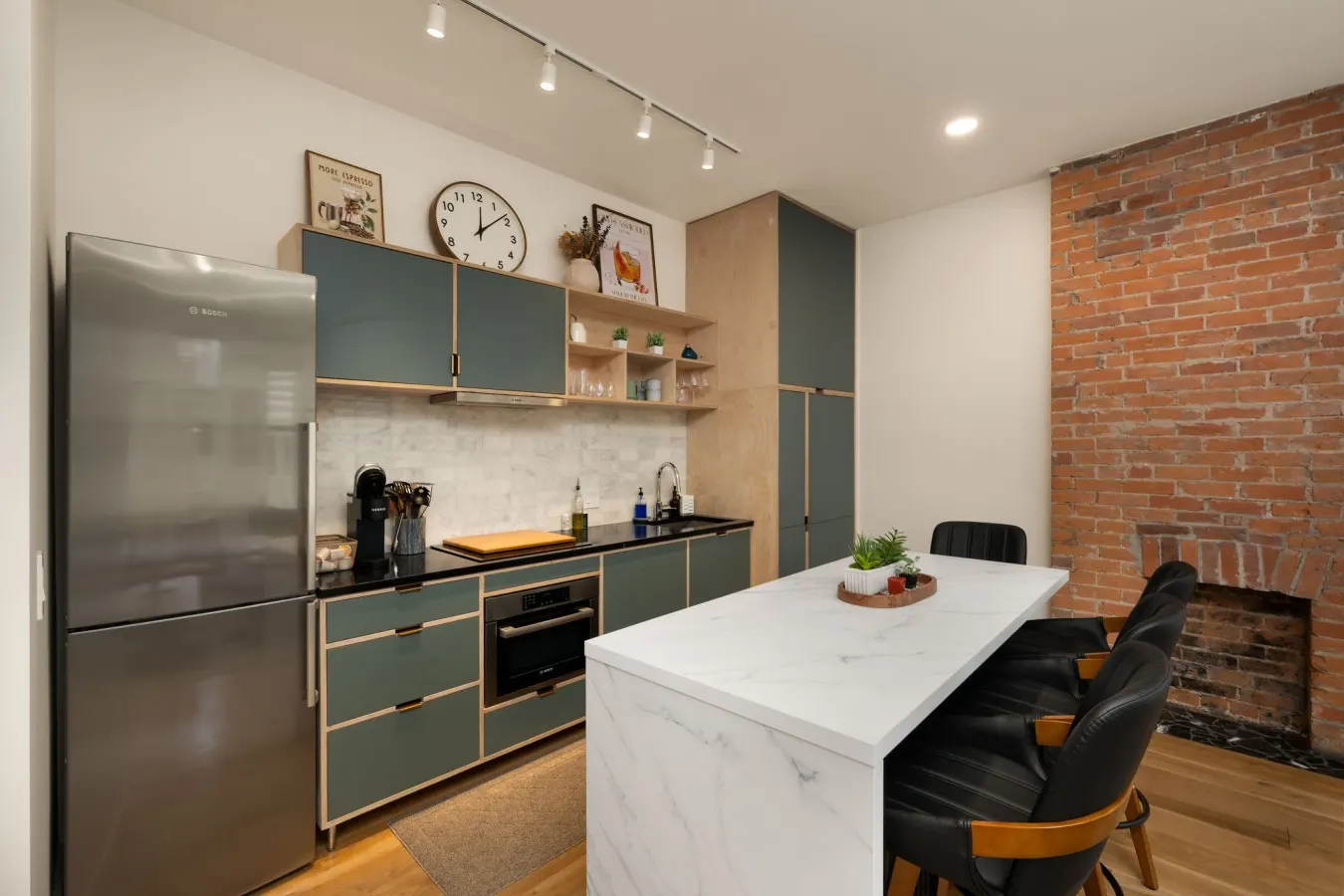 Washington Park 2BR w Parking - Walk to All 3