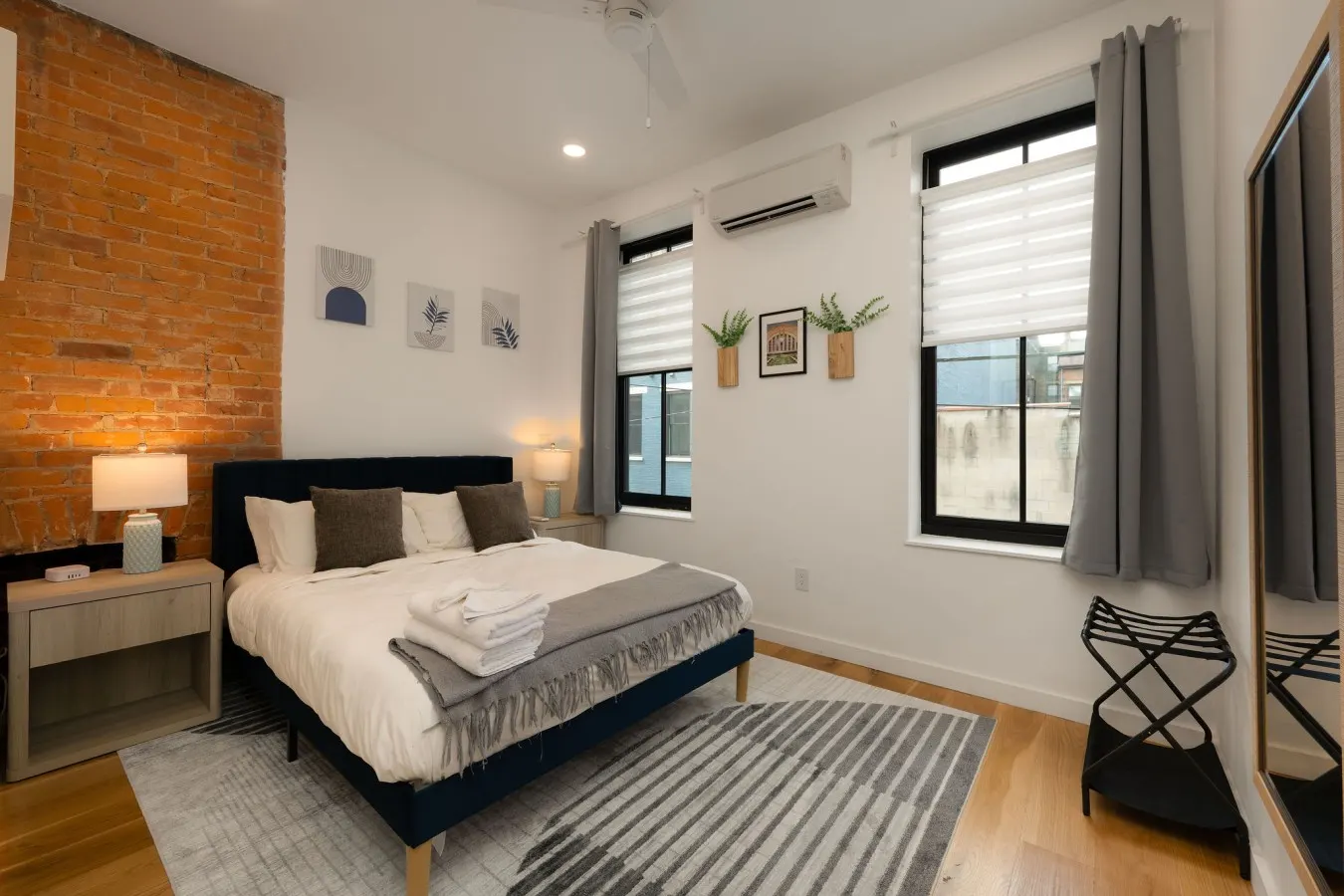 Washington Park 2BR w Parking - Walk to All 4