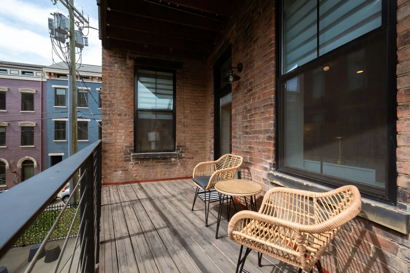 Washington Park 2BR w Parking - Walk to All 8