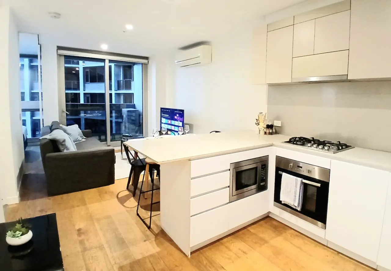 City Duo Stays – Two Apts - One Prime Location 2