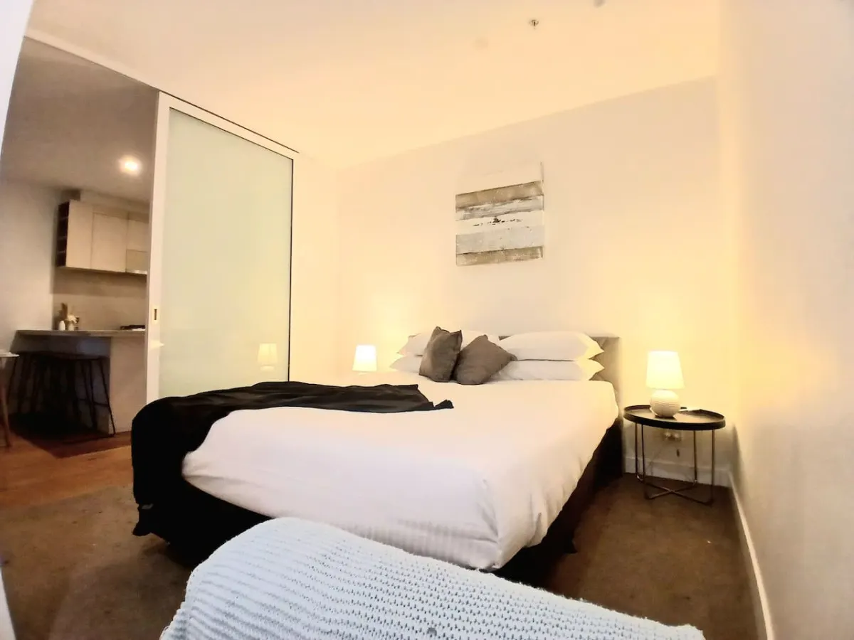 City Duo Stays – Two Apts - One Prime Location 10