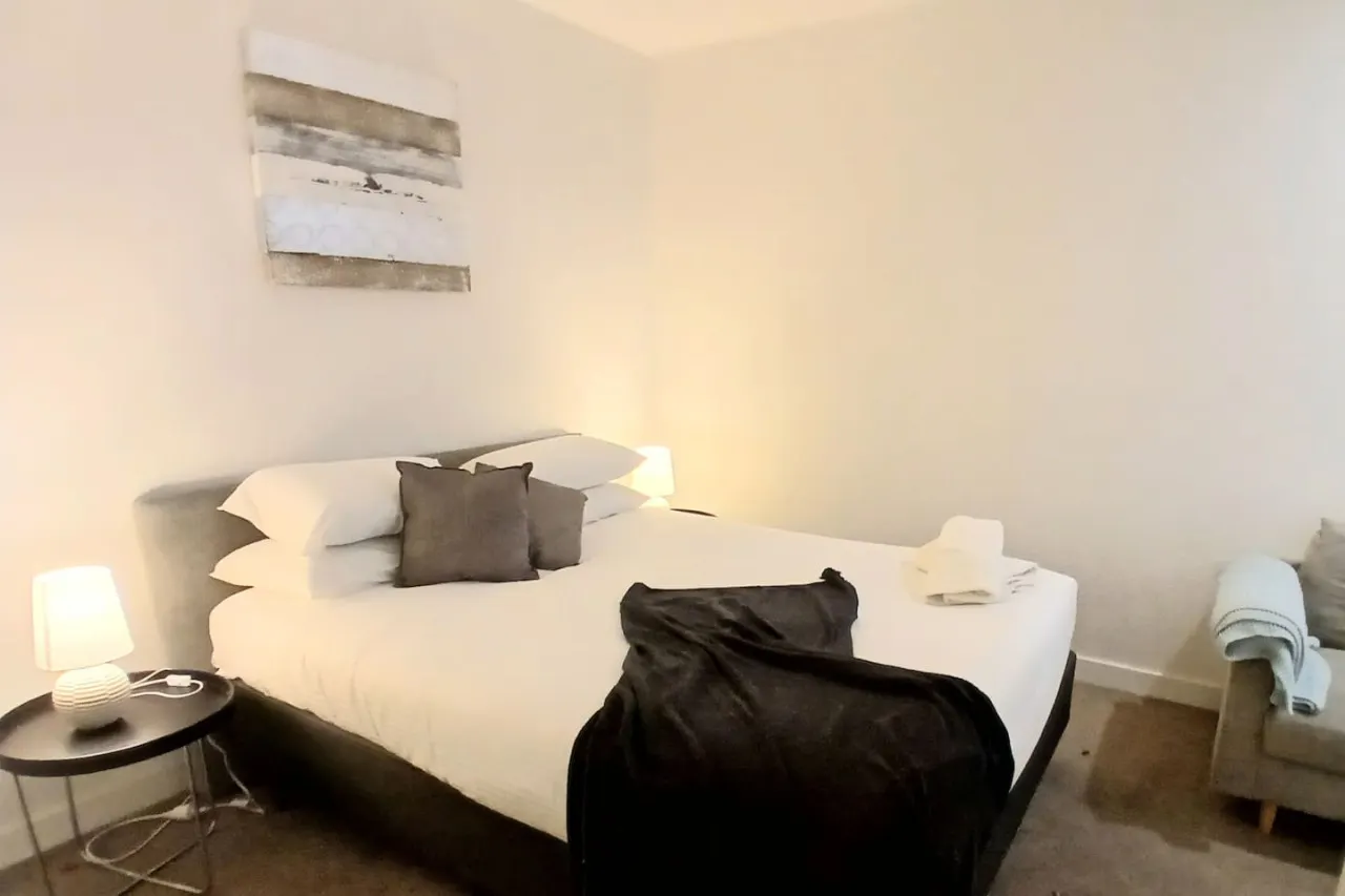 City Duo Stays – Two Apts - One Prime Location 6