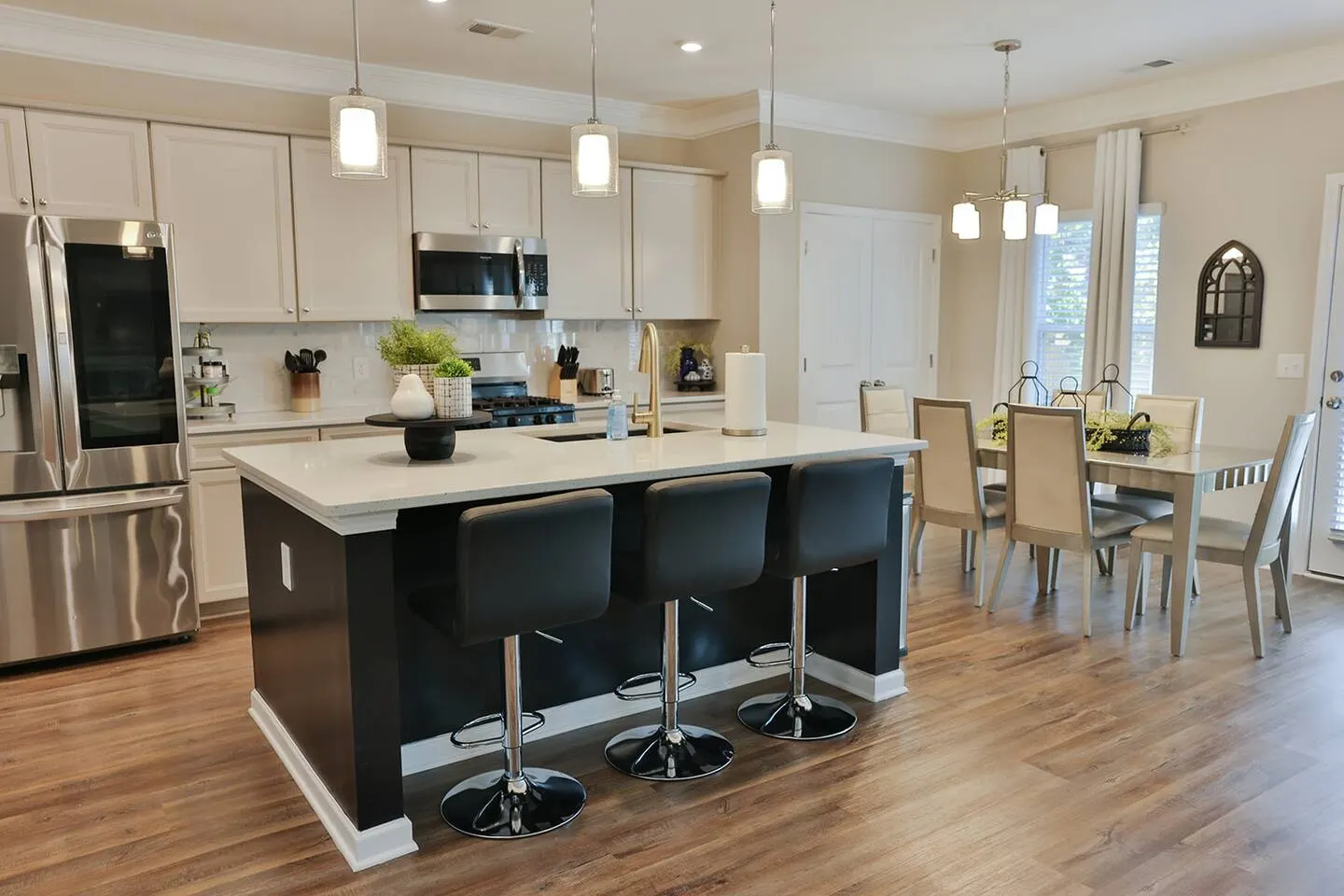 Lincoln Luxury! 5BR w/2 Kings with boat parking! 14