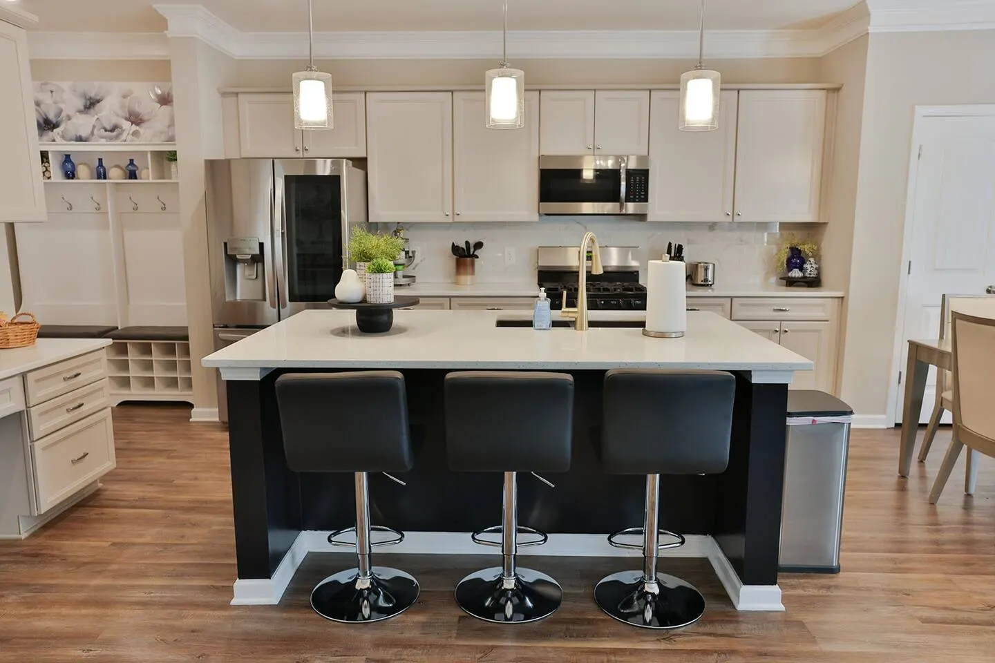 Lincoln Luxury! 5BR w/2 Kings with boat parking! 18