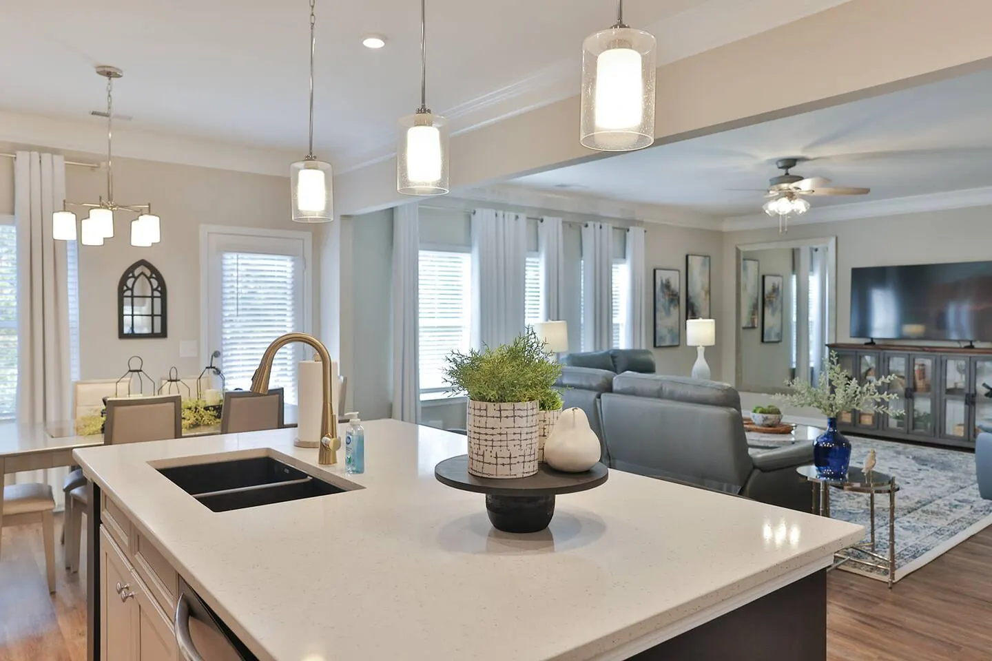 Lincoln Luxury! 5BR w/2 Kings with boat parking! 19