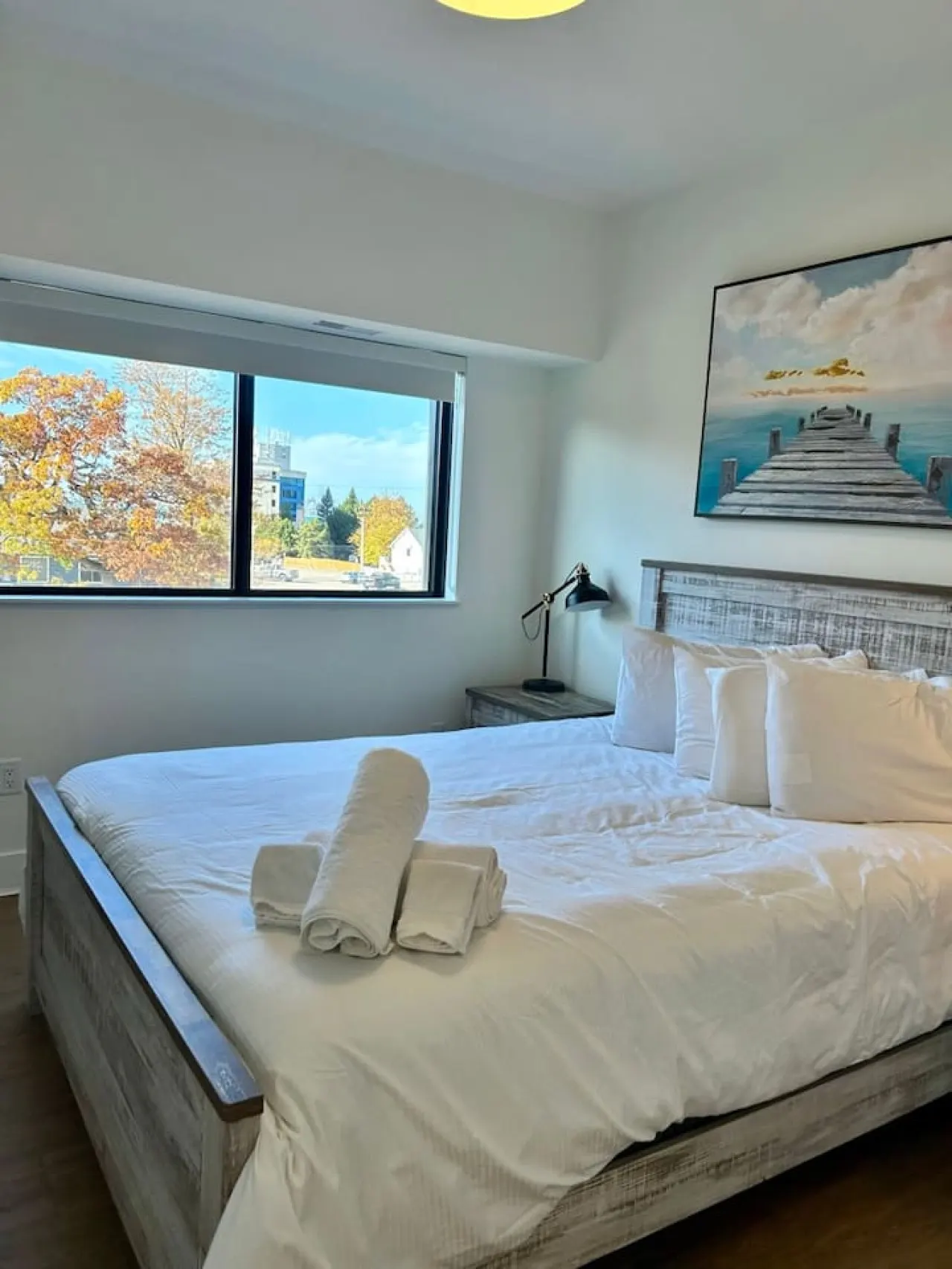 The Lakeshore 302: Luxury Condo Main St Near Beach