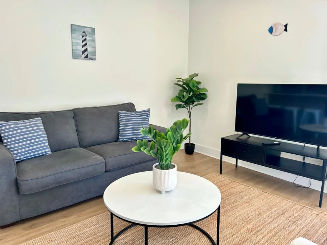The Lakeshore 302: Luxury Condo Main St Near Beach — photo 2