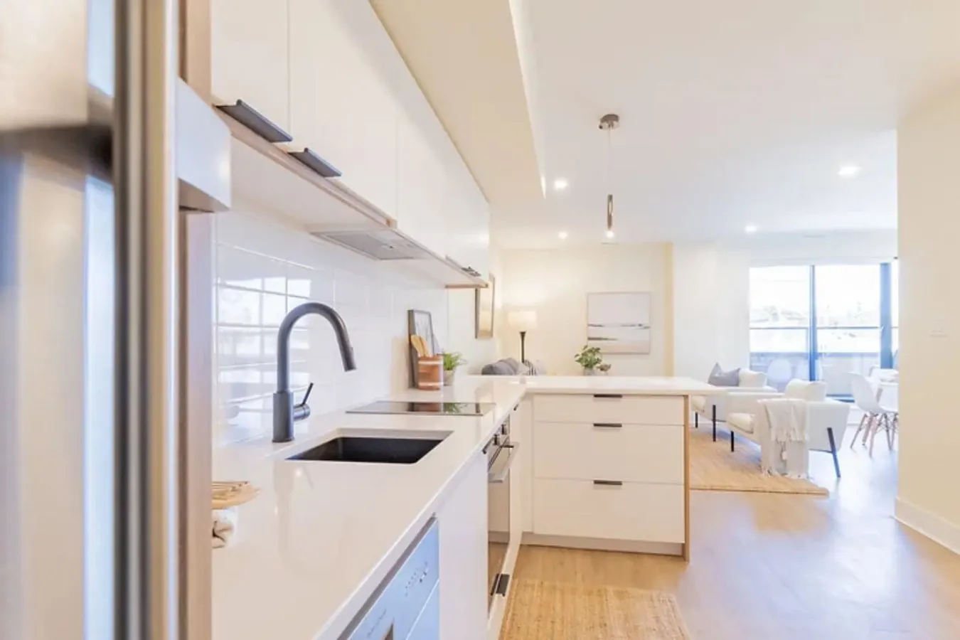 The Lakeshore 302: Luxury Condo Main St Near Beach 9