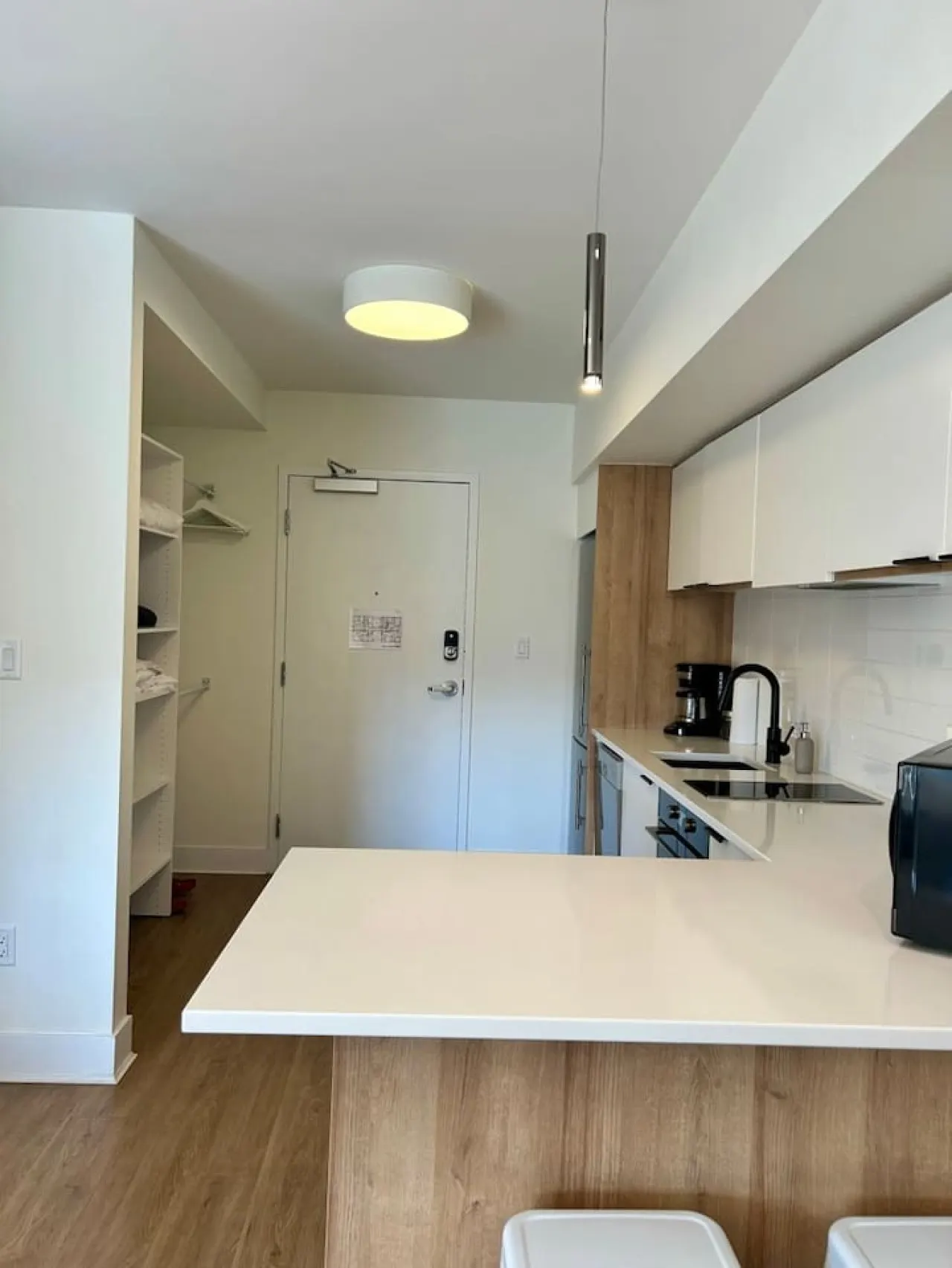 The Lakeshore 302: Luxury Condo Main St Near Beach 10