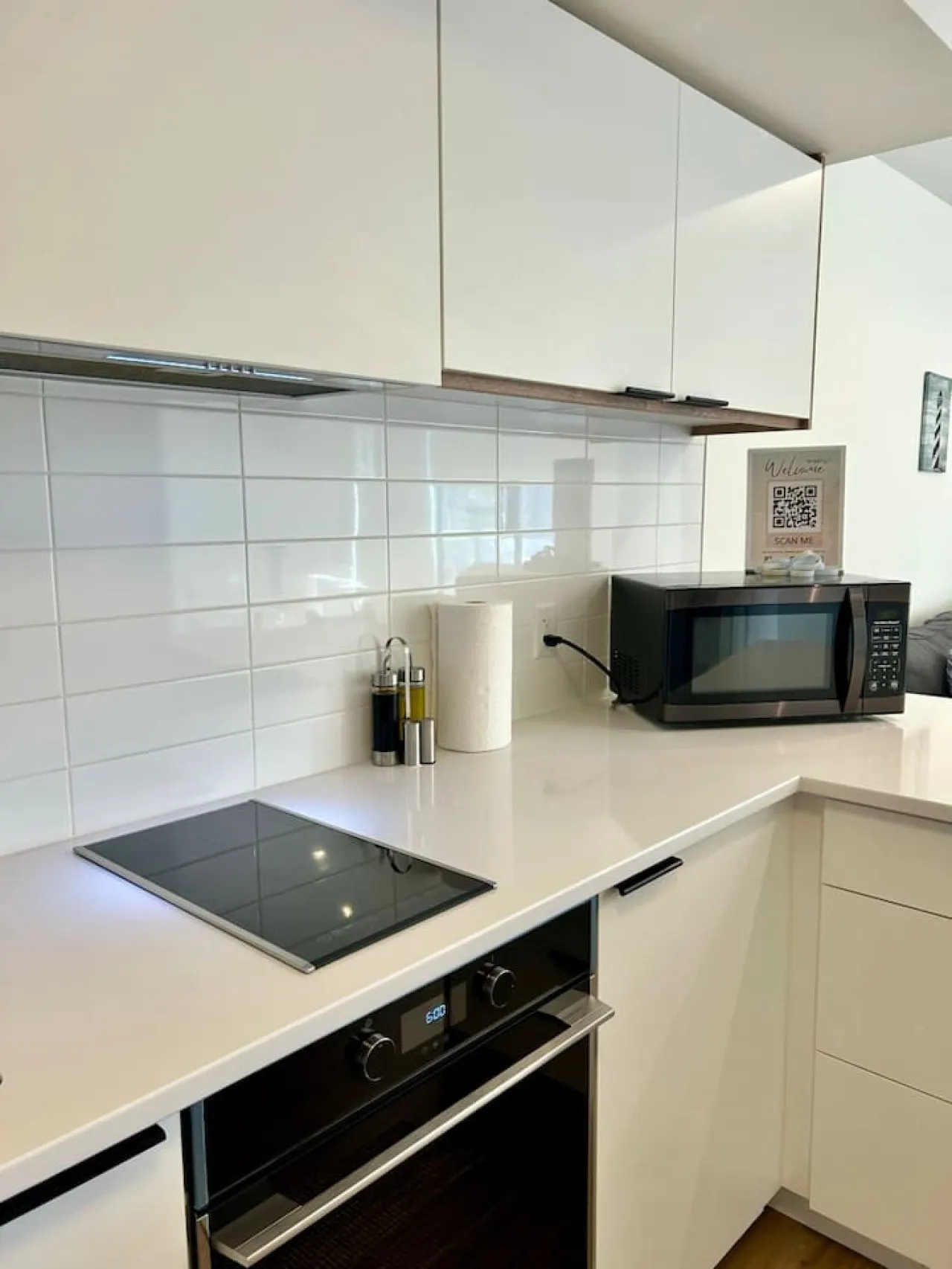 The Lakeshore 302: Luxury Condo Main St Near Beach 11