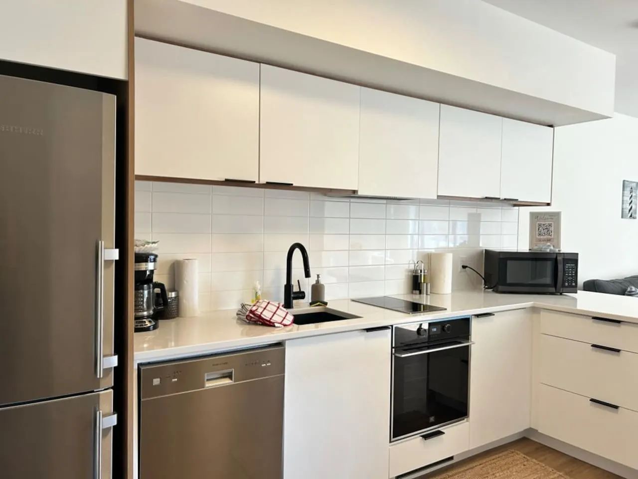 The Lakeshore 302: Luxury Condo Main St Near Beach 12
