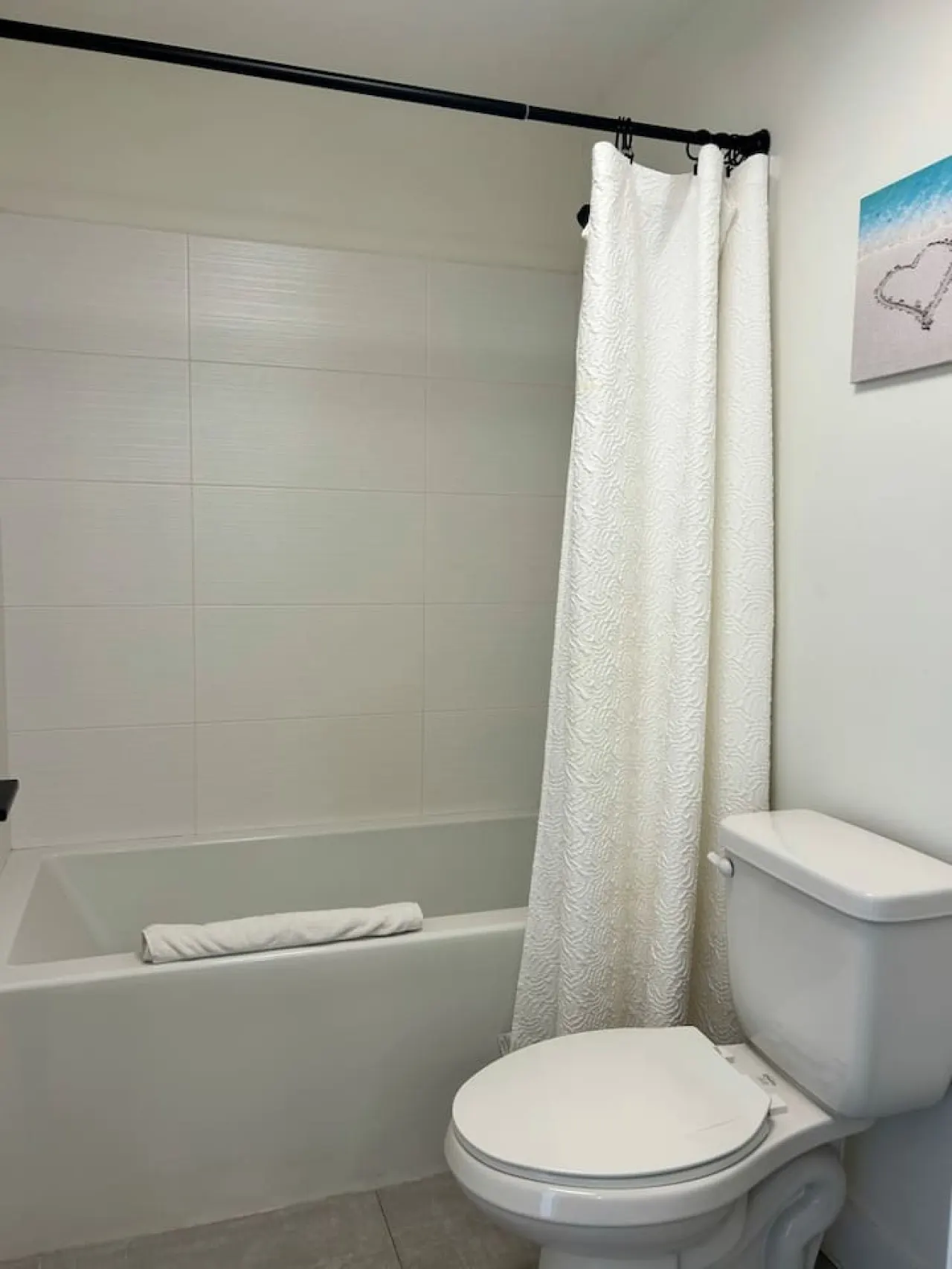 The Lakeshore 302: Luxury Condo Main St Near Beach 15